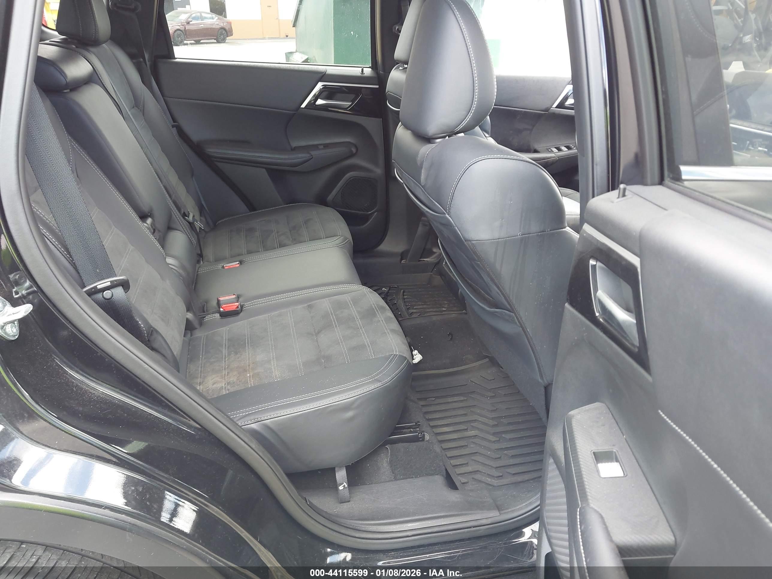 MITSUBISHI OUTLANDER image 8