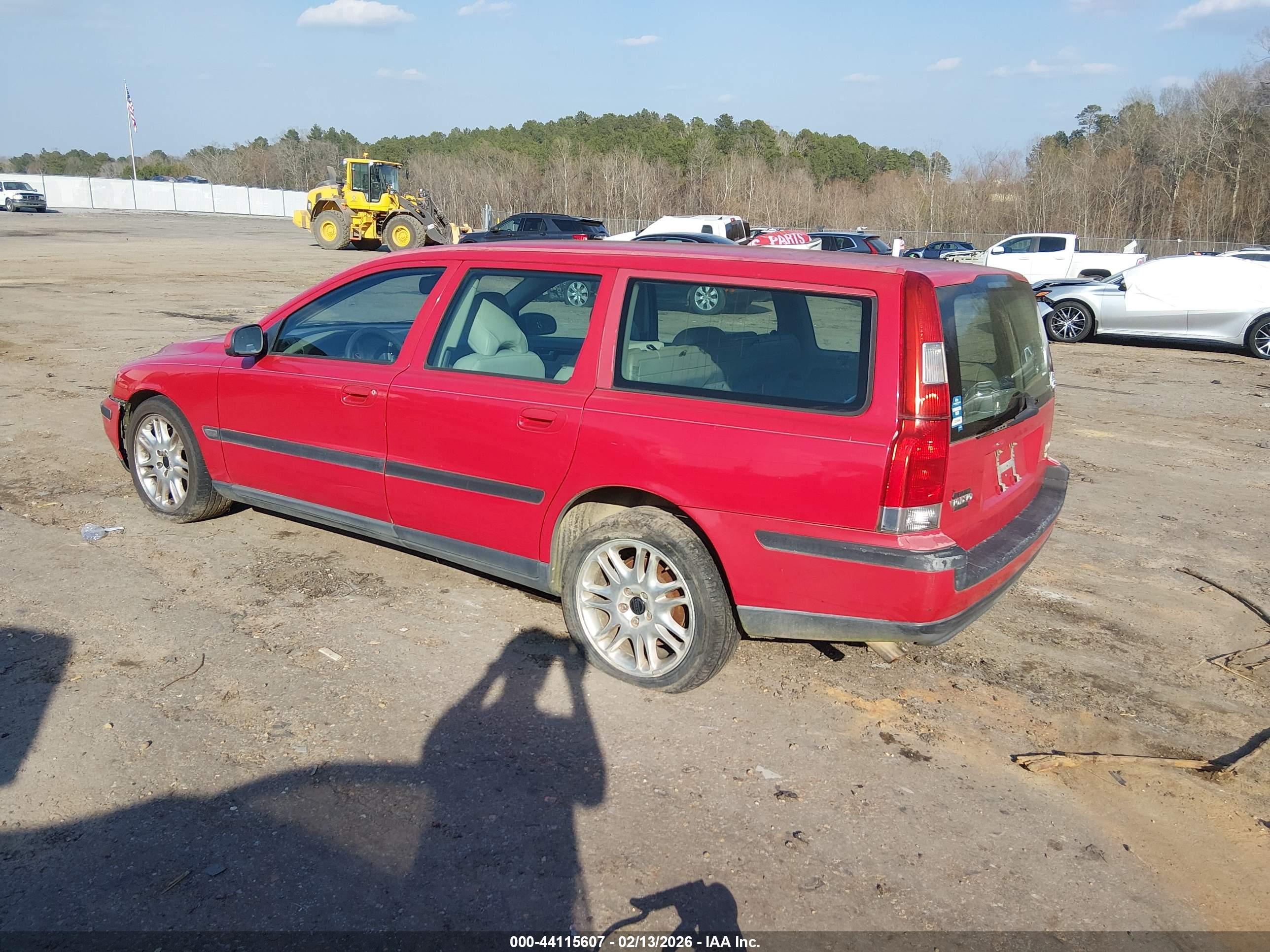 VOLVO V70 image 3