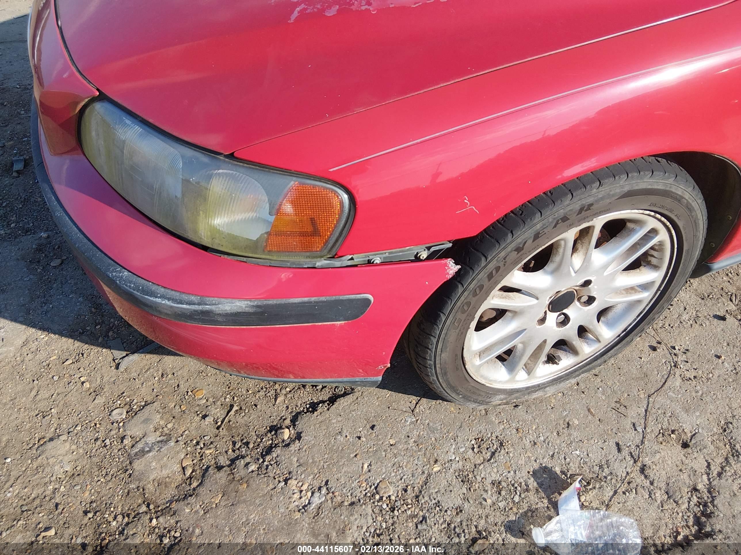 VOLVO V70 image 6