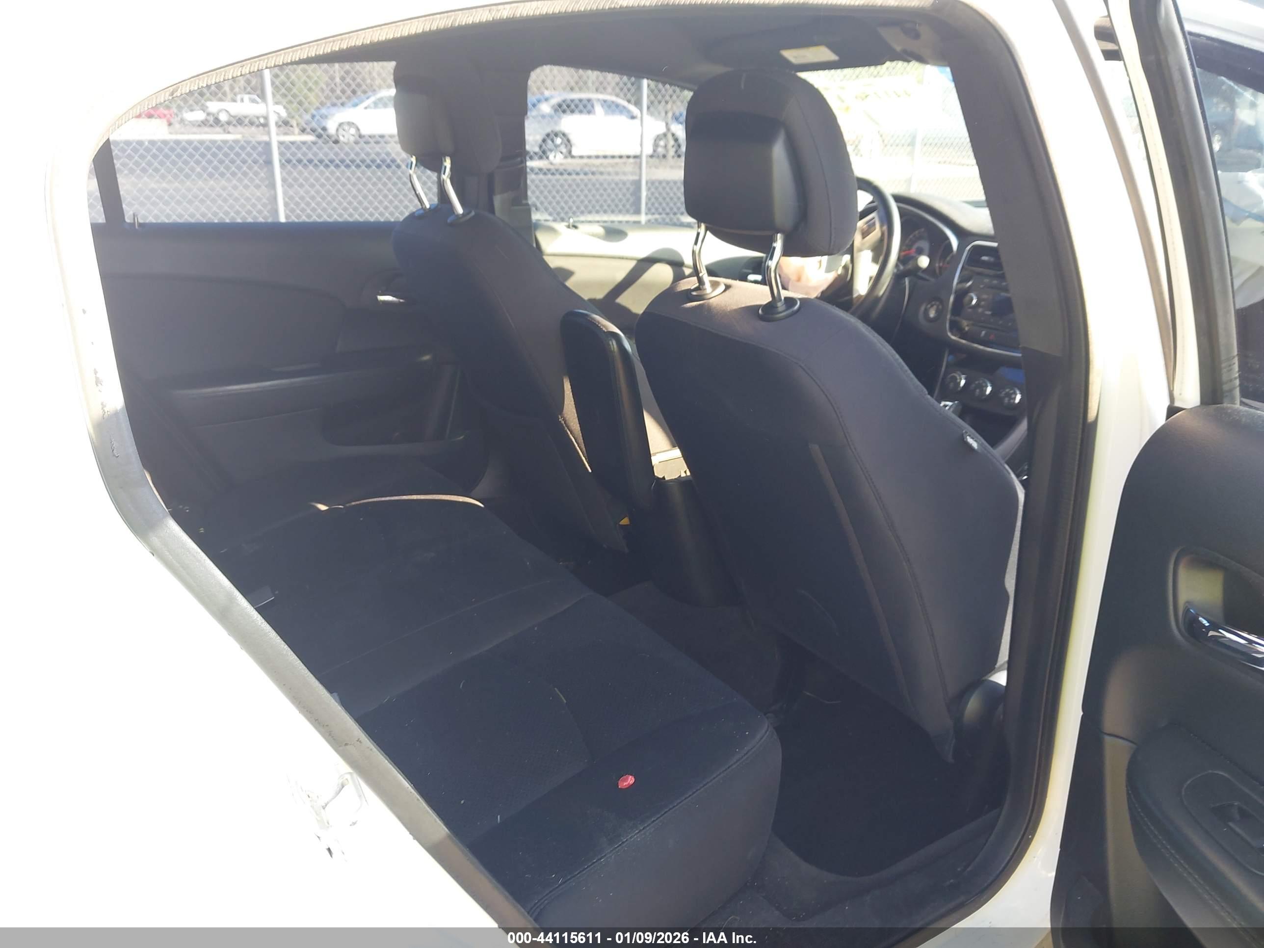 CHRYSLER 200 image 8