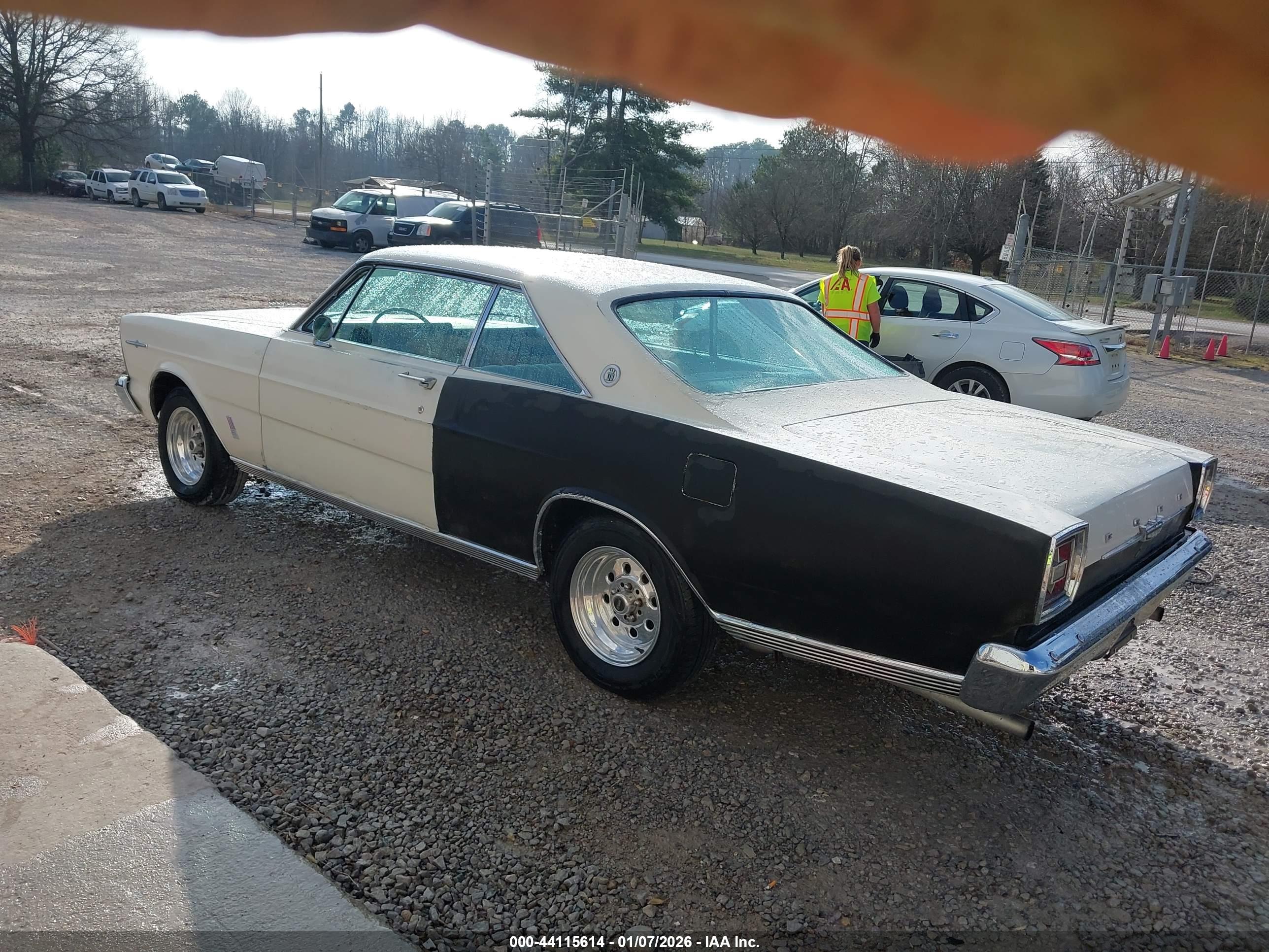 FORD GALAXIE image 3