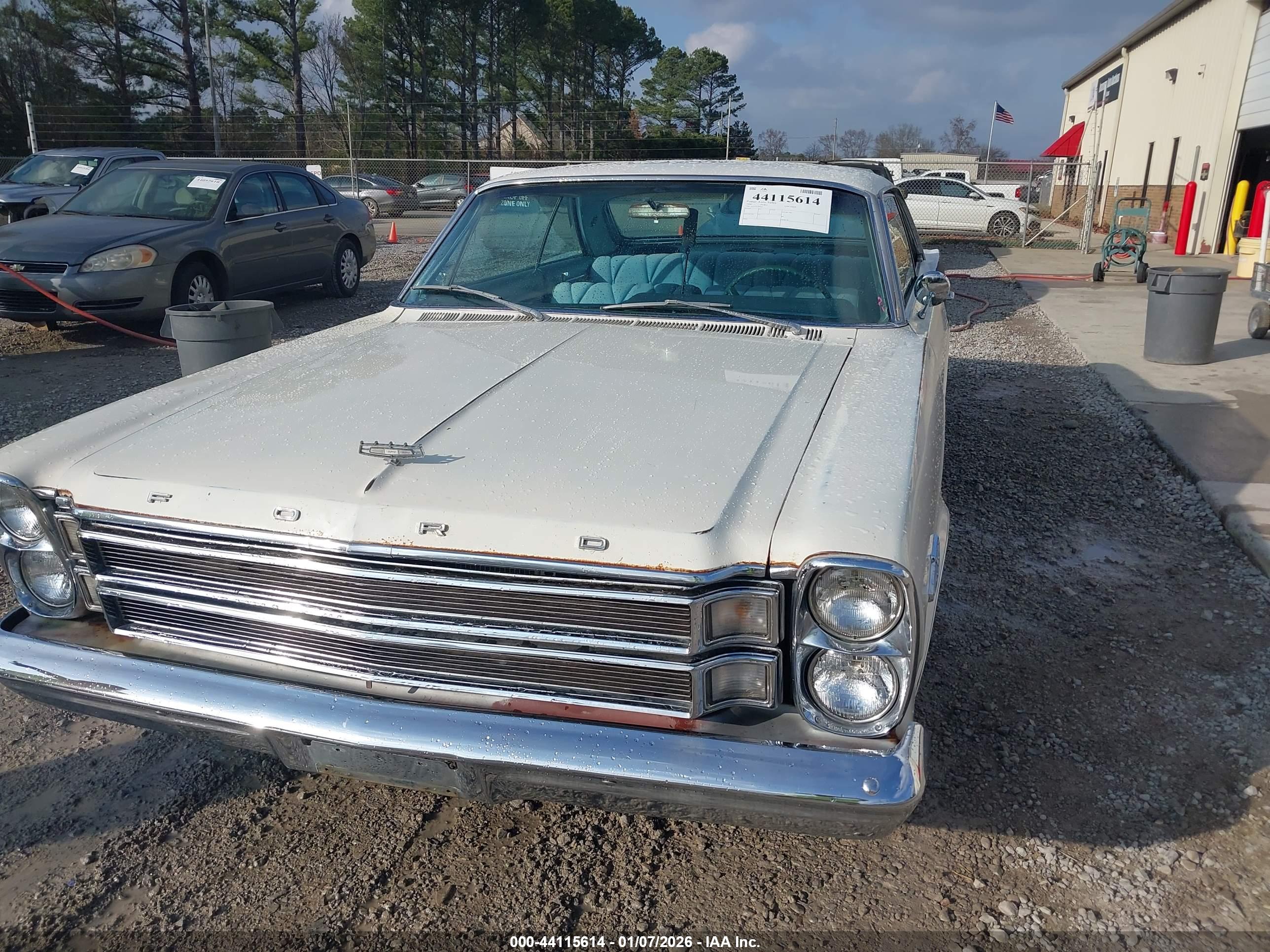 FORD GALAXIE image 6
