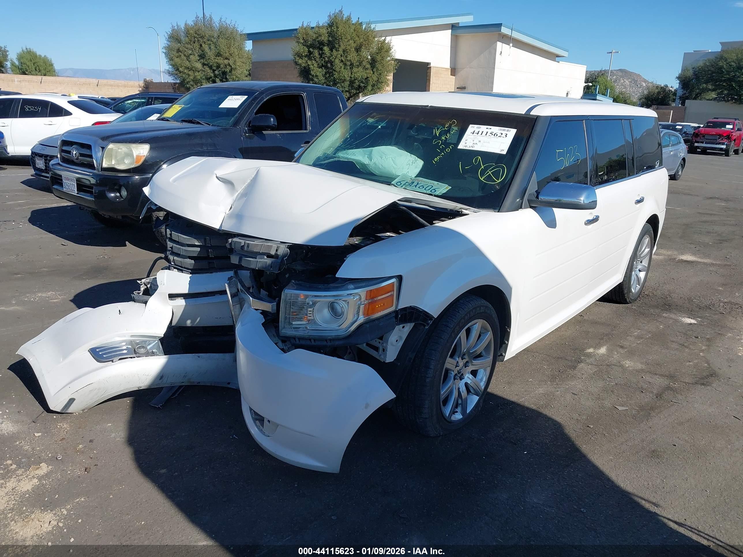 FORD FLEX image 2