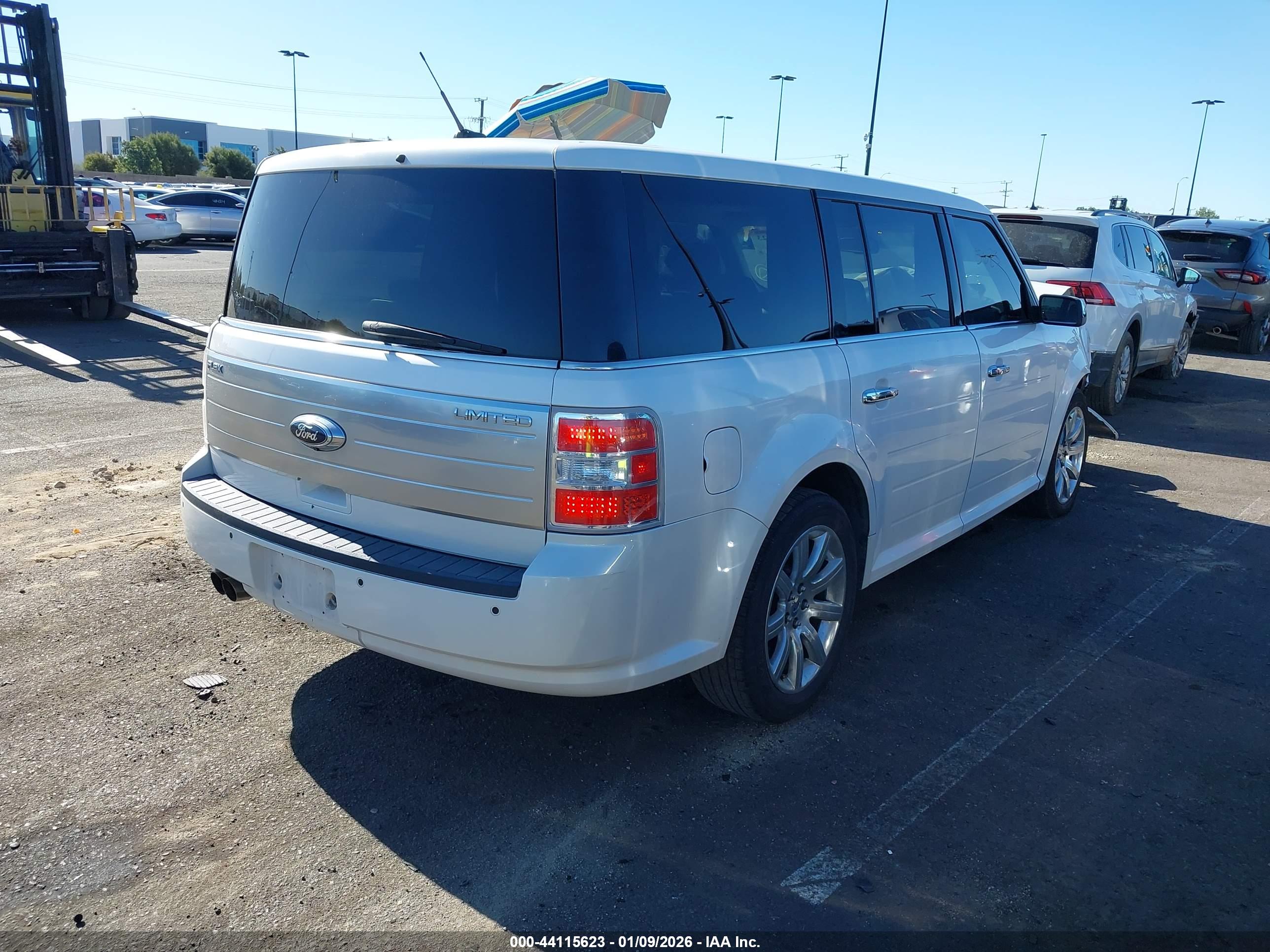 FORD FLEX image 4