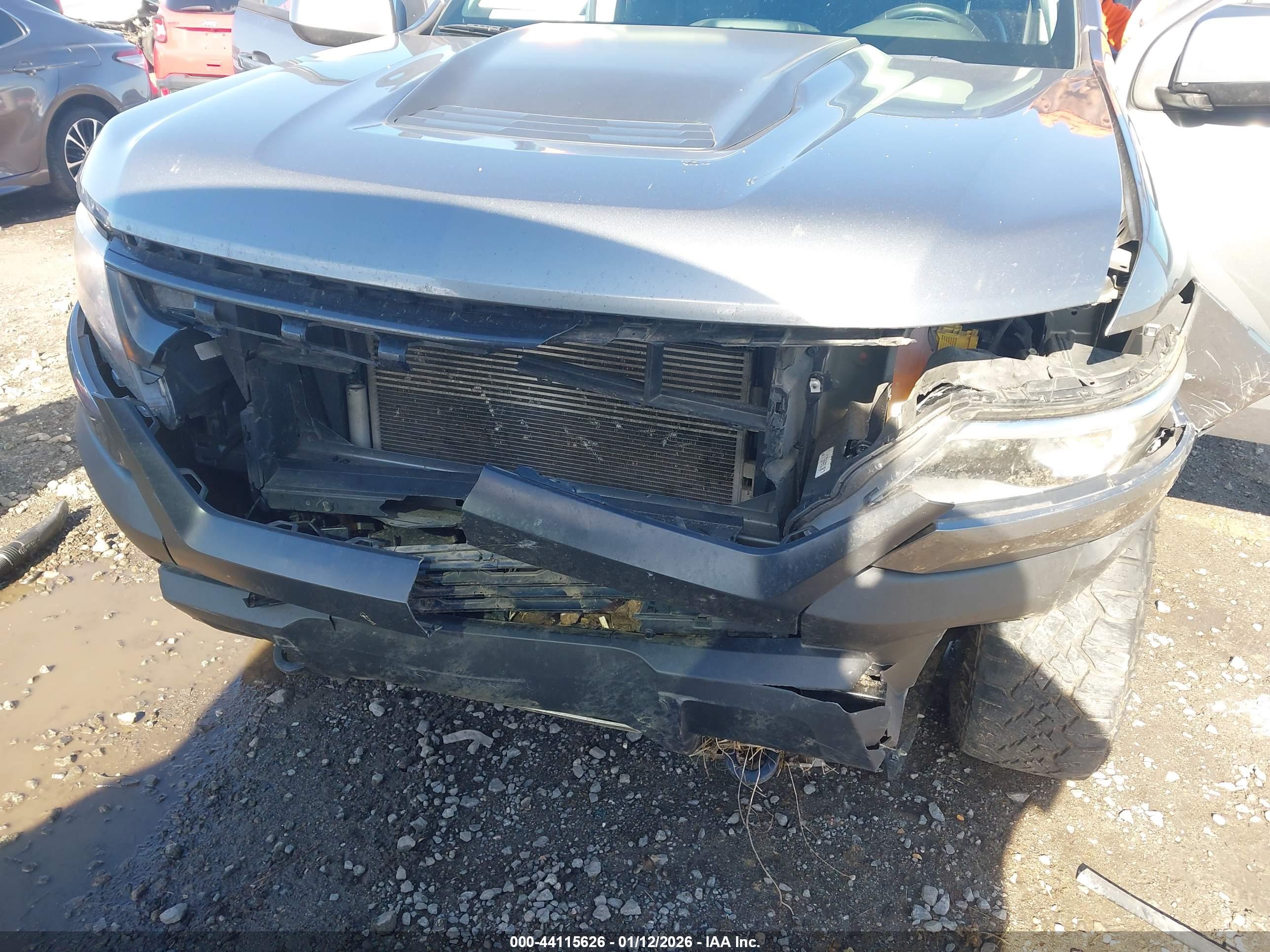 CHEVROLET COLORADO image 6