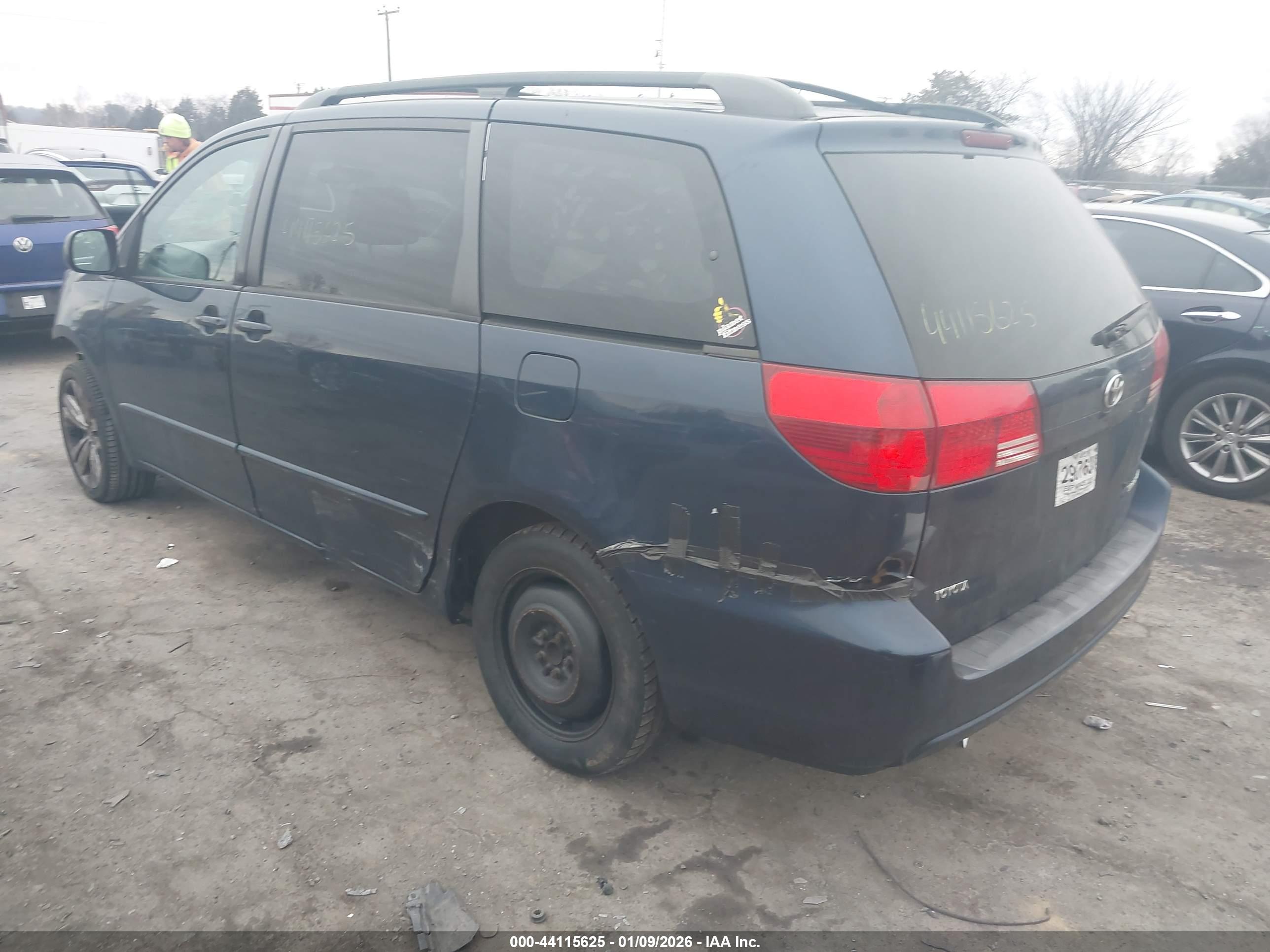 TOYOTA SIENNA image 3