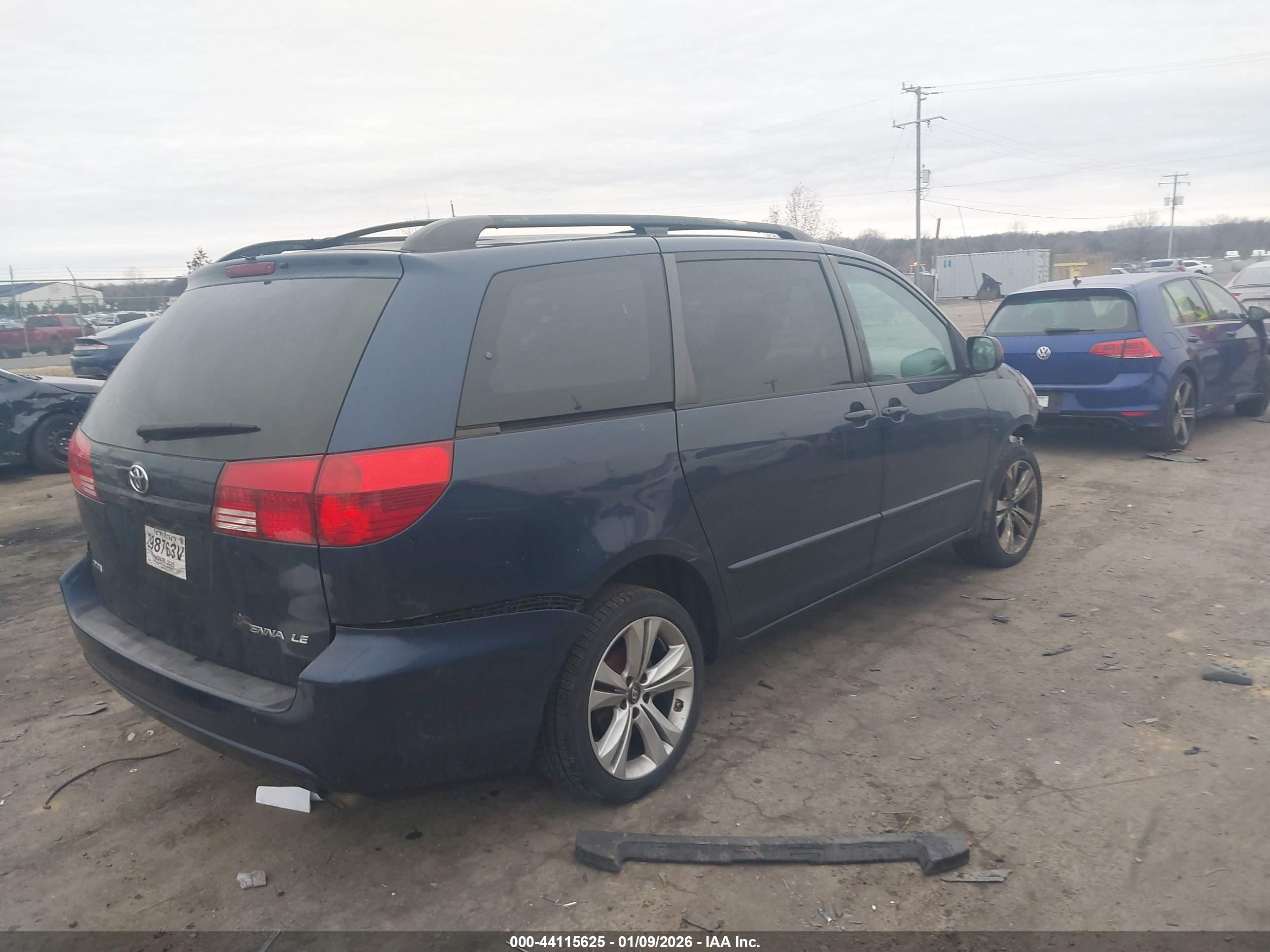 TOYOTA SIENNA image 4
