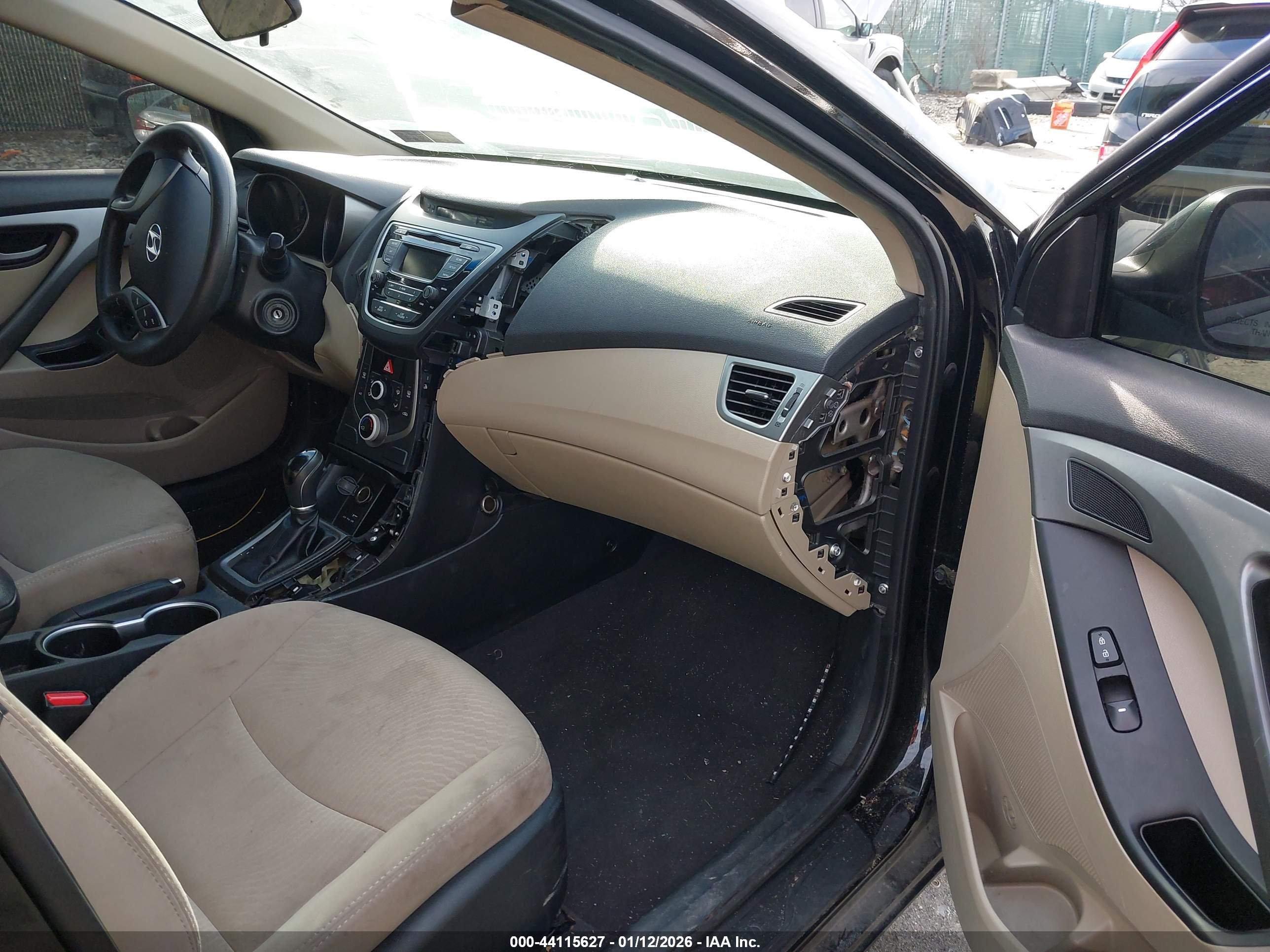 HYUNDAI ELANTRA image 5