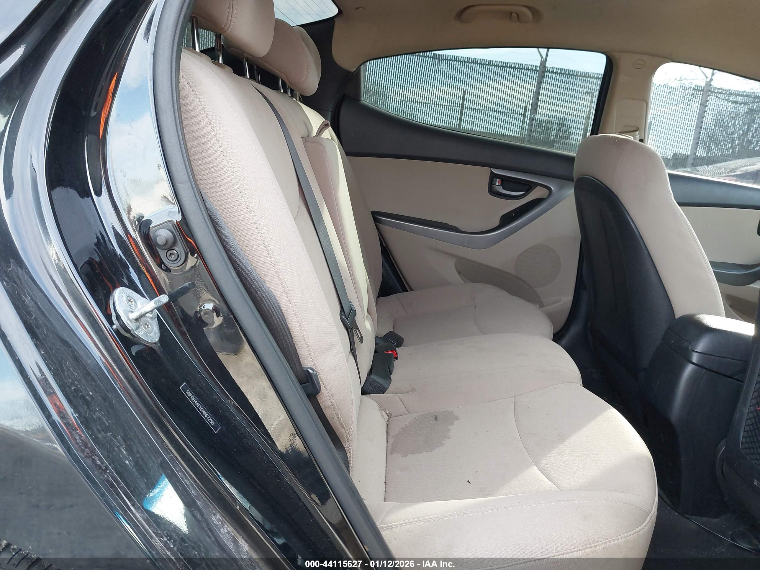 HYUNDAI ELANTRA image 8