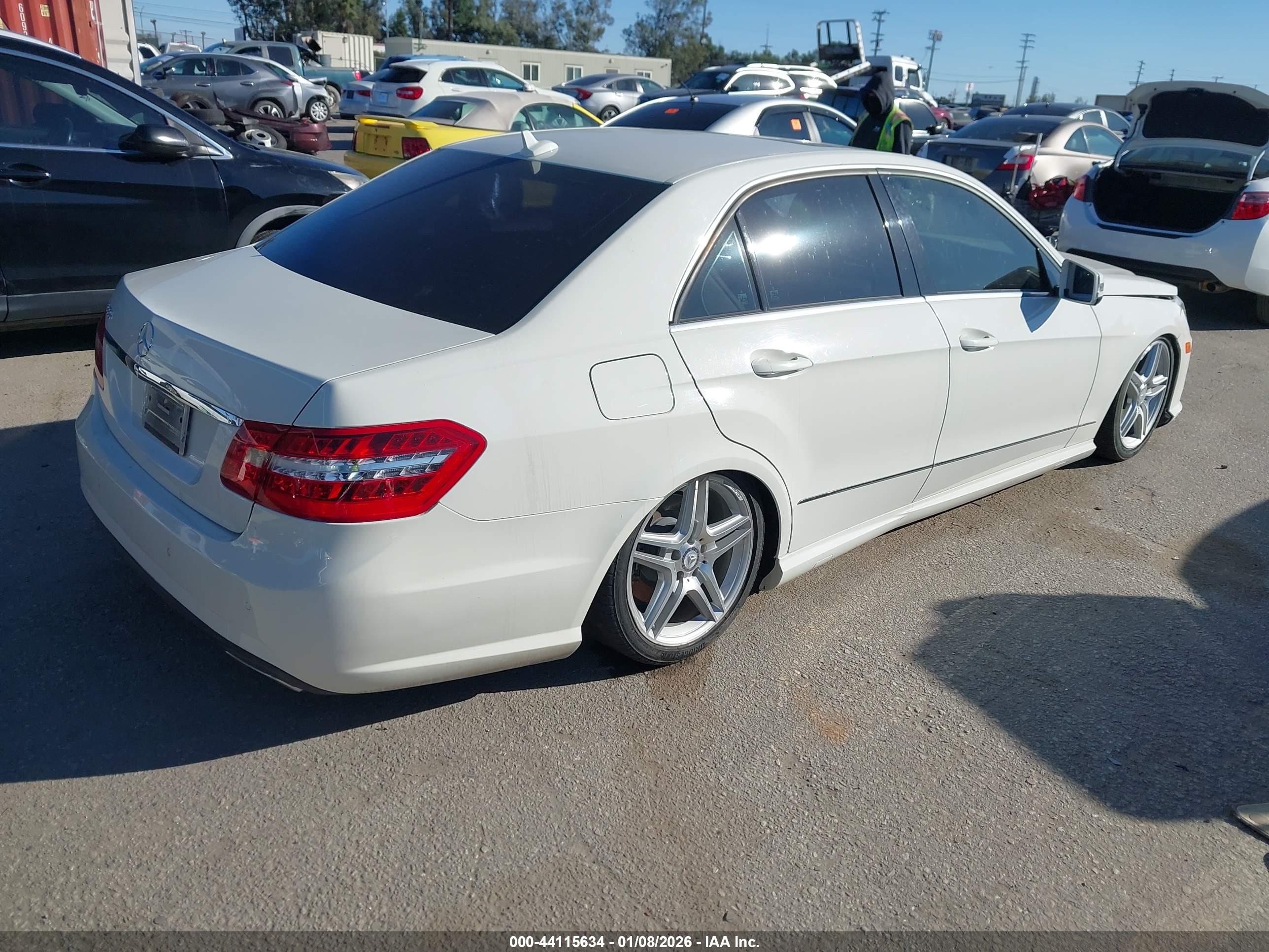 MERCEDES-BENZ E image 4