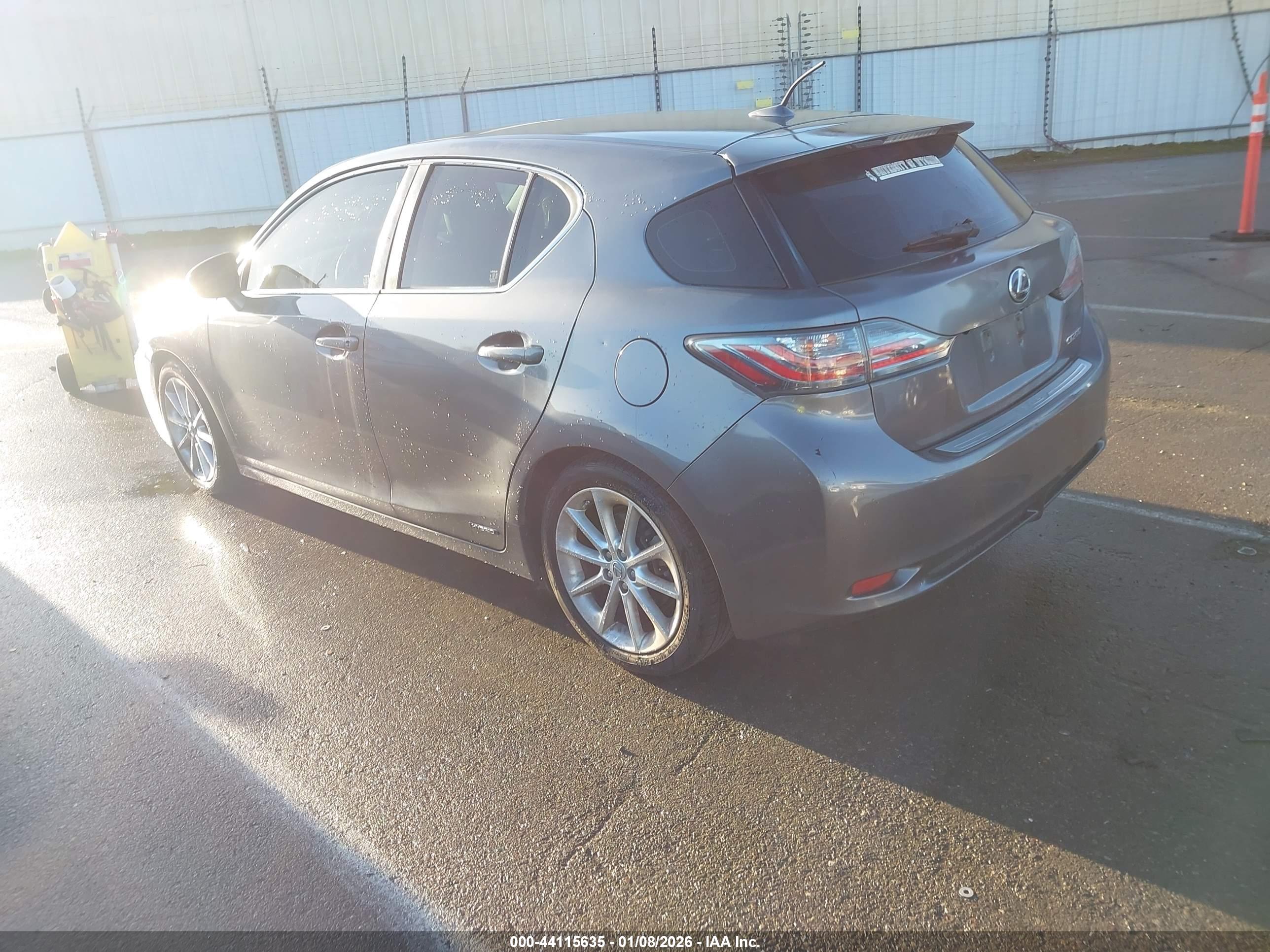 LEXUS CT image 3