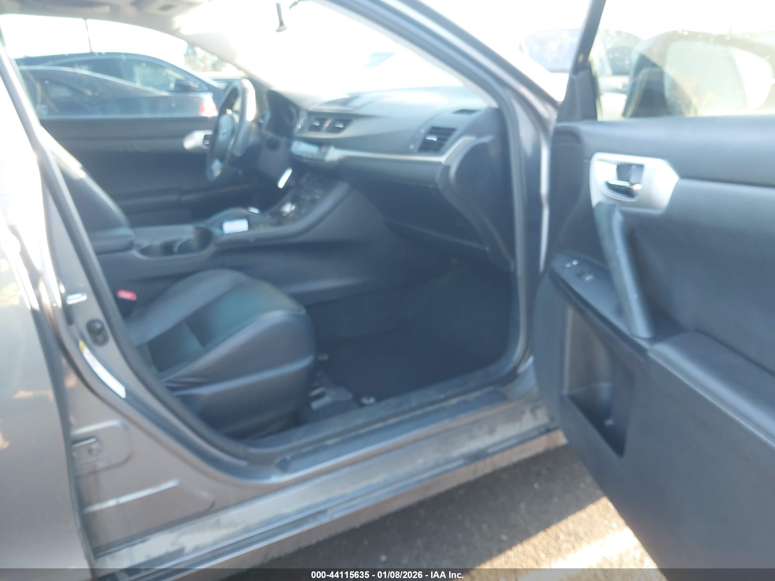 LEXUS CT image 5