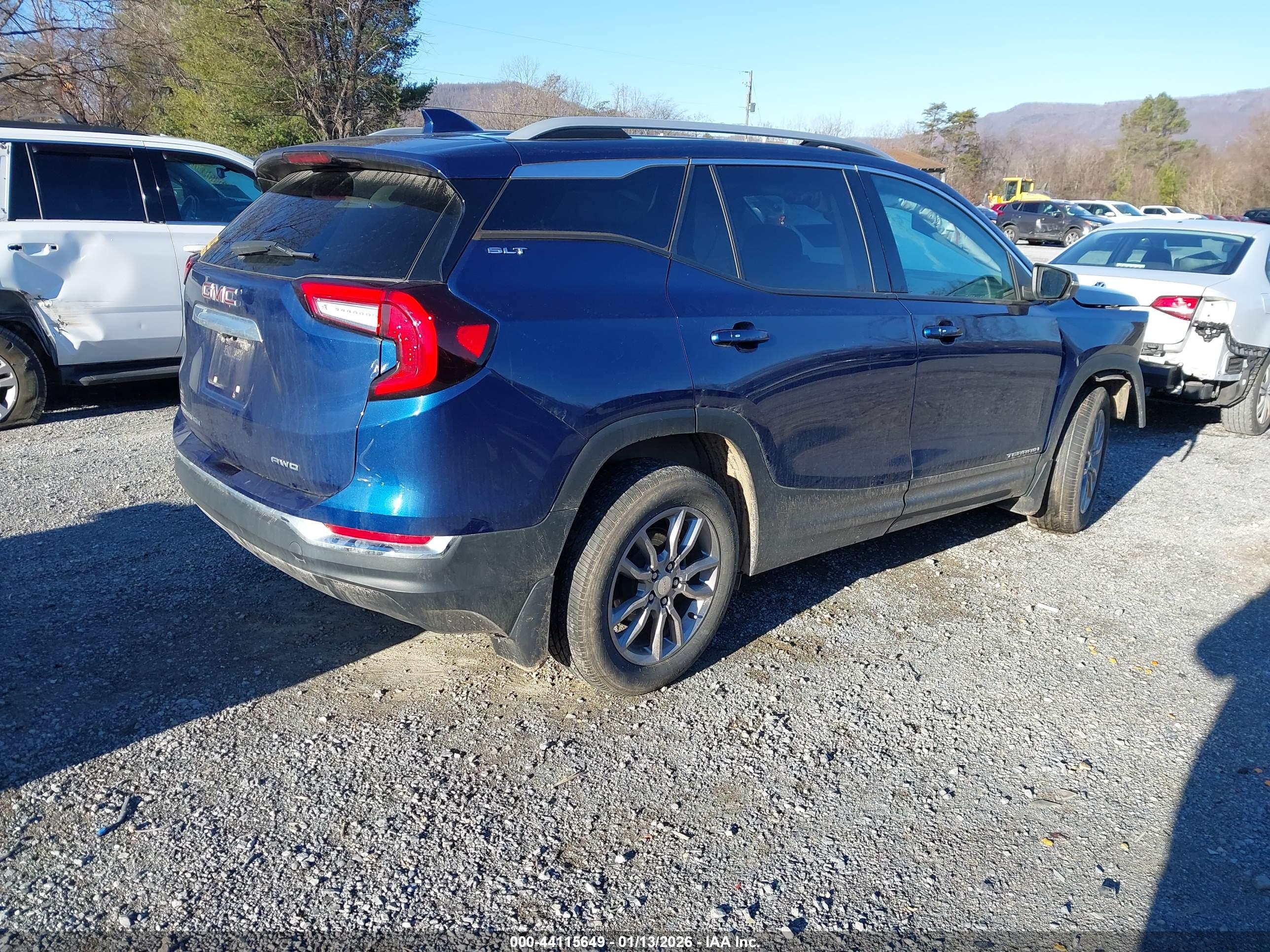 GMC TERRAIN image 4