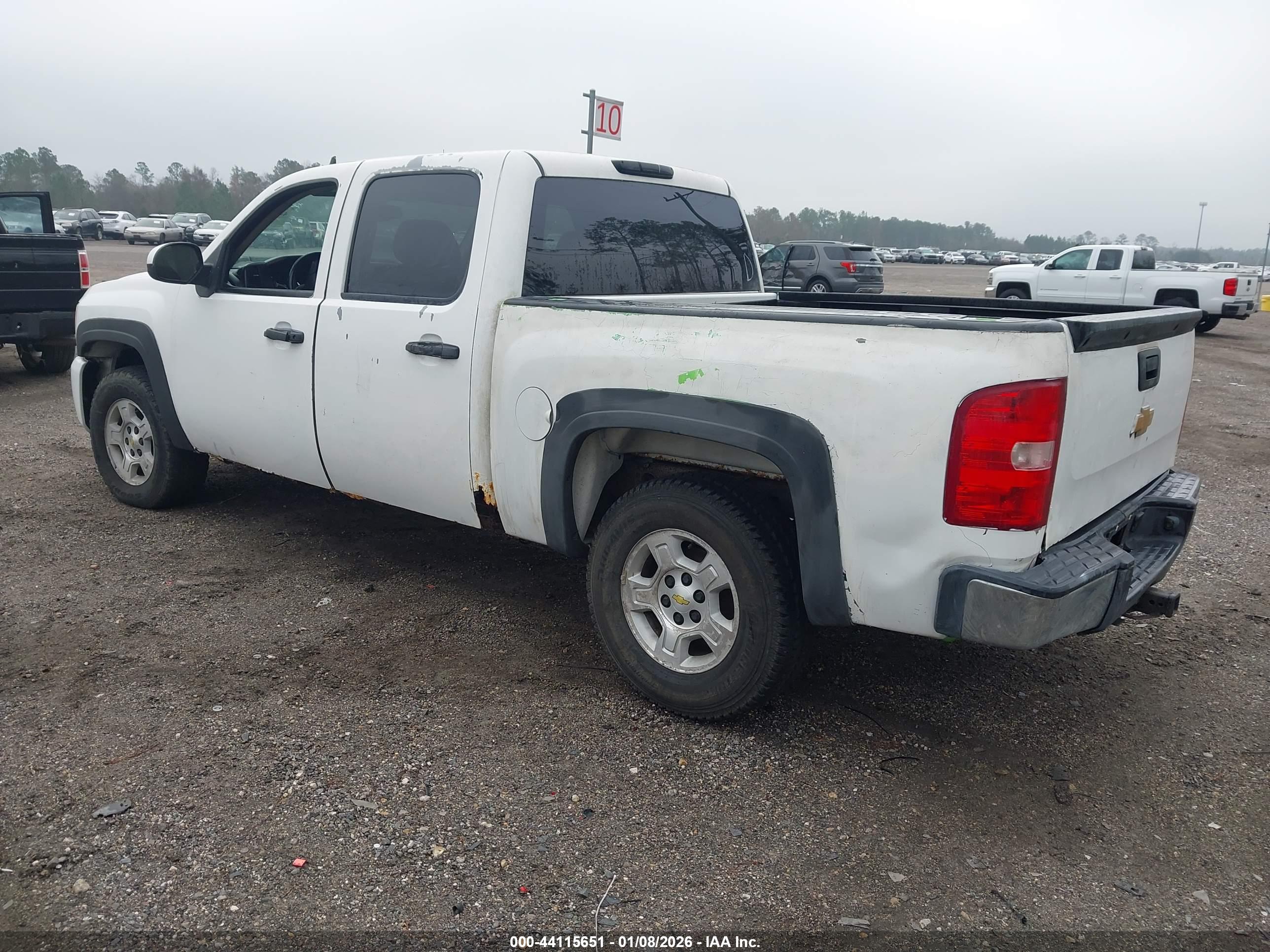 CHEVROLET SILVERADO image 3