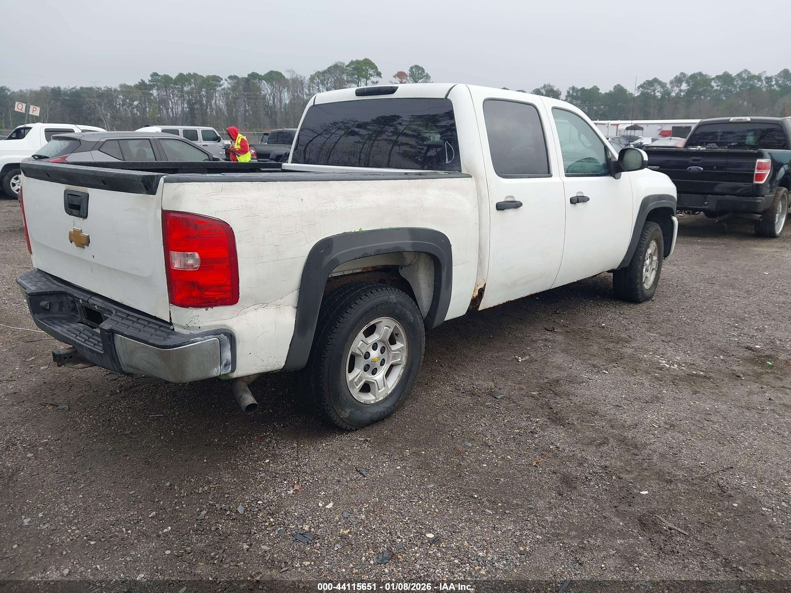 CHEVROLET SILVERADO image 4