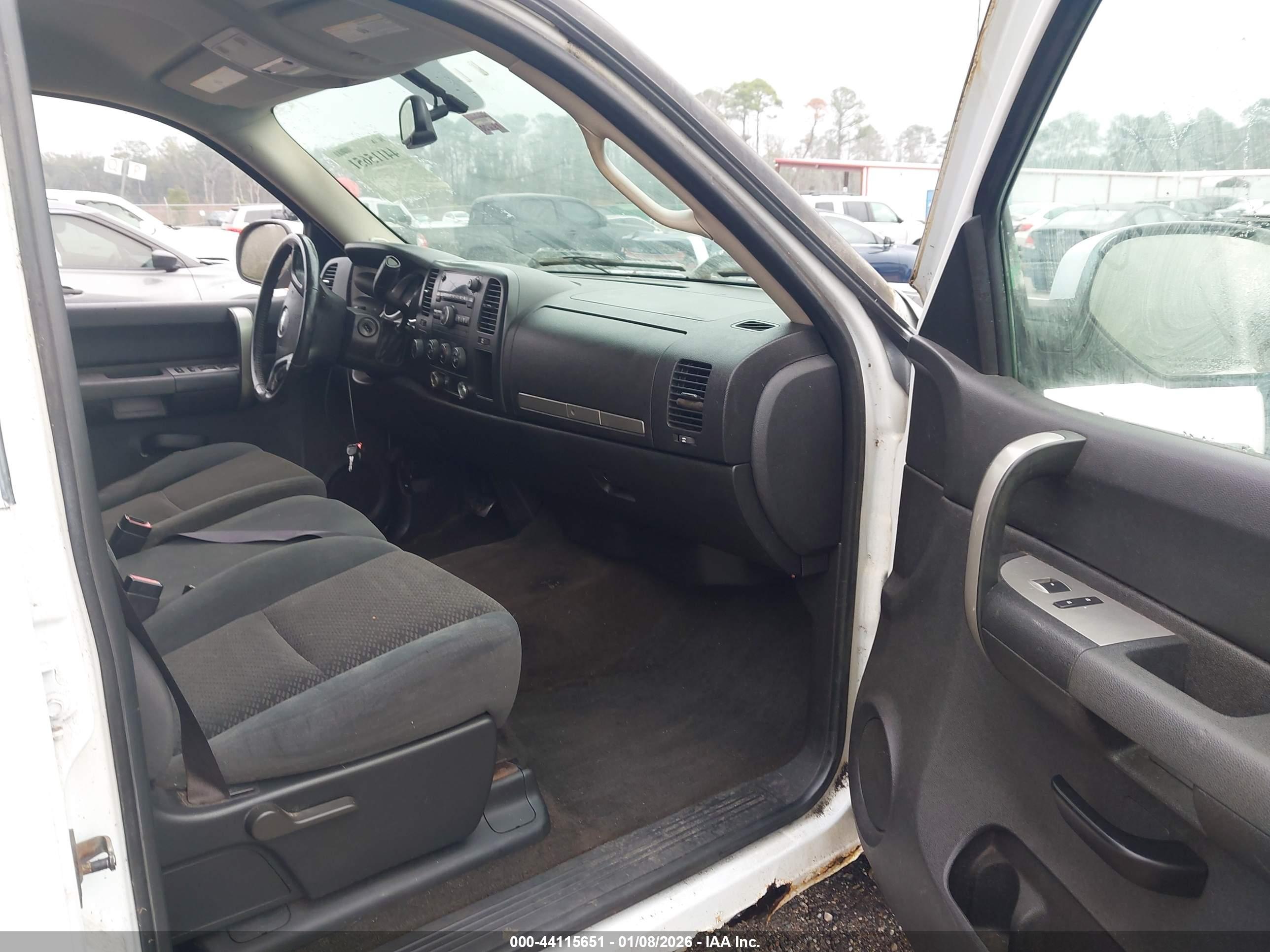 CHEVROLET SILVERADO image 5
