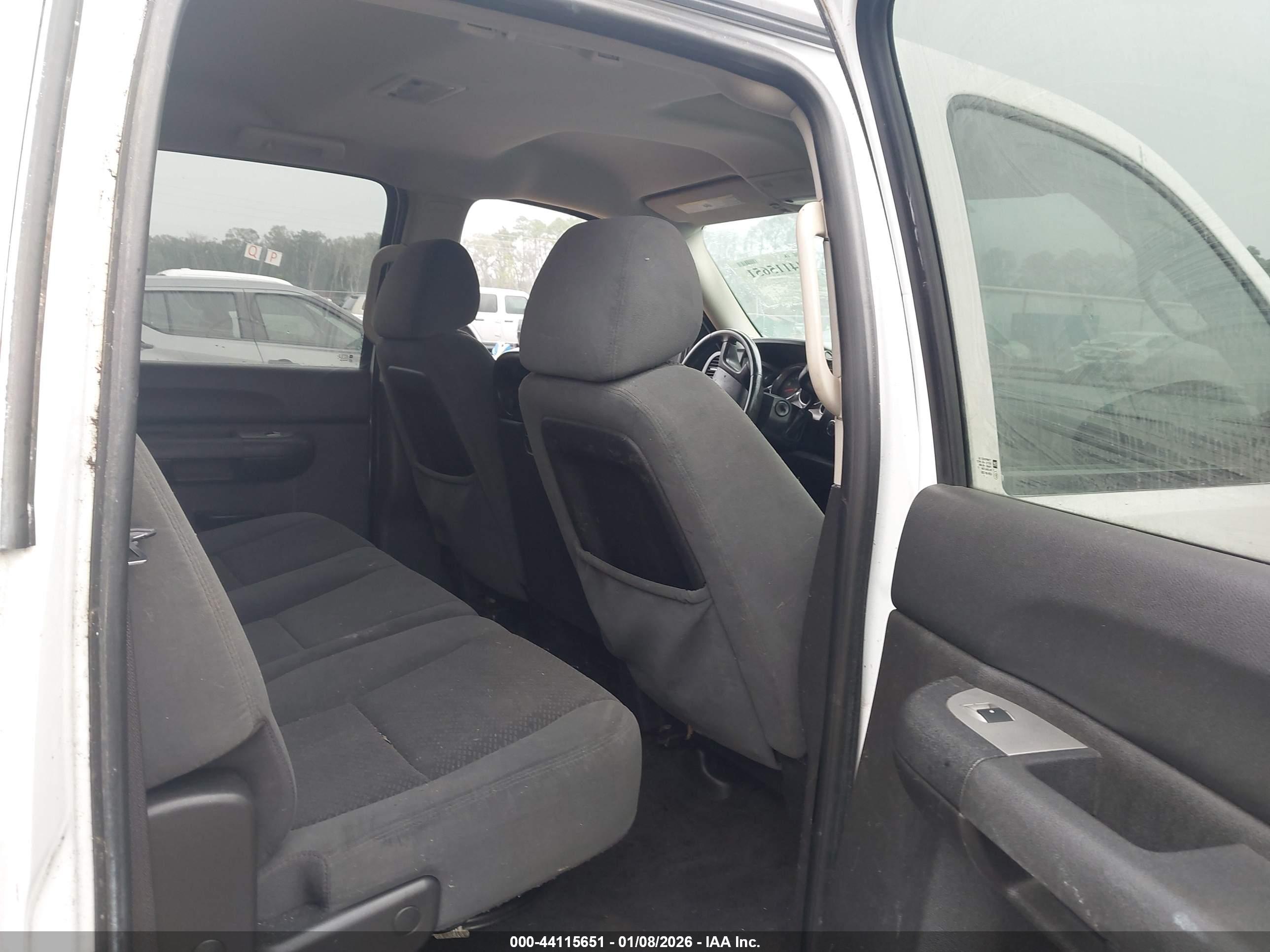 CHEVROLET SILVERADO image 8