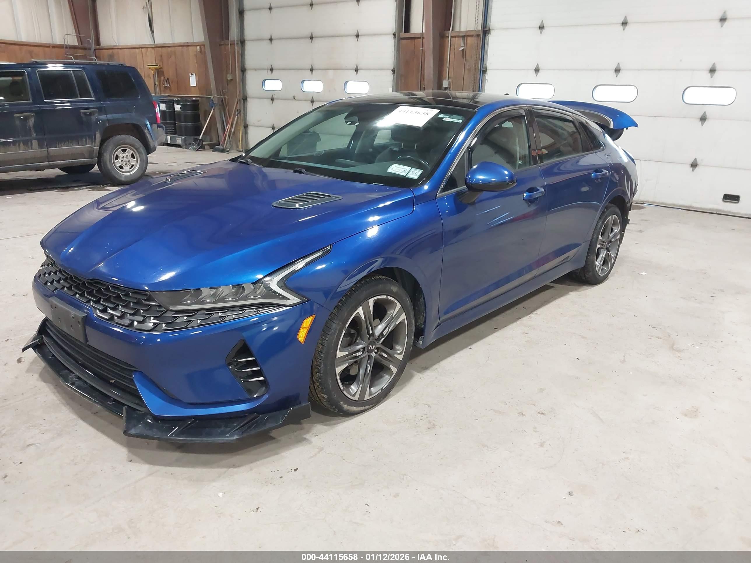 KIA K5 image 2