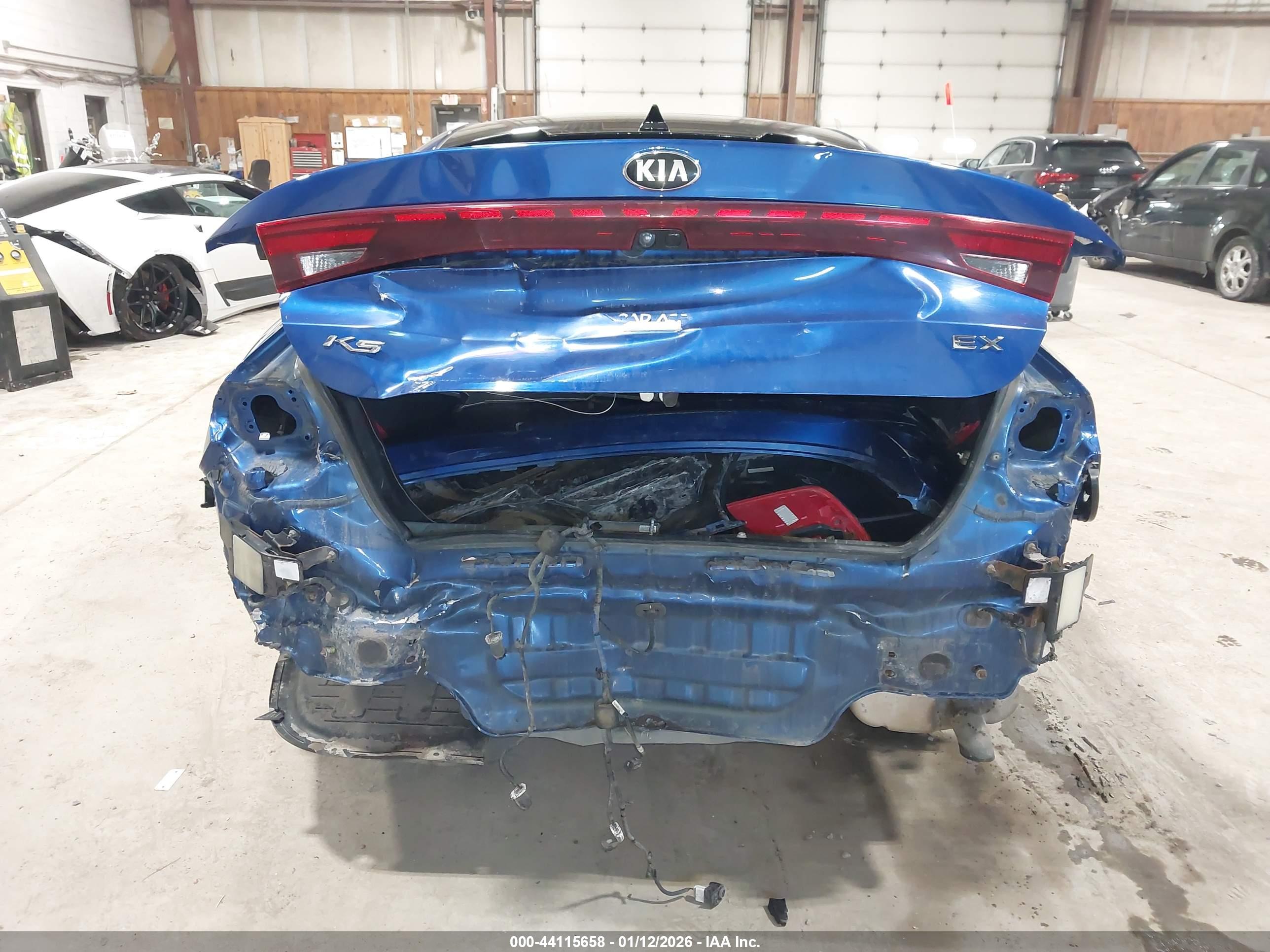 KIA K5 image 6