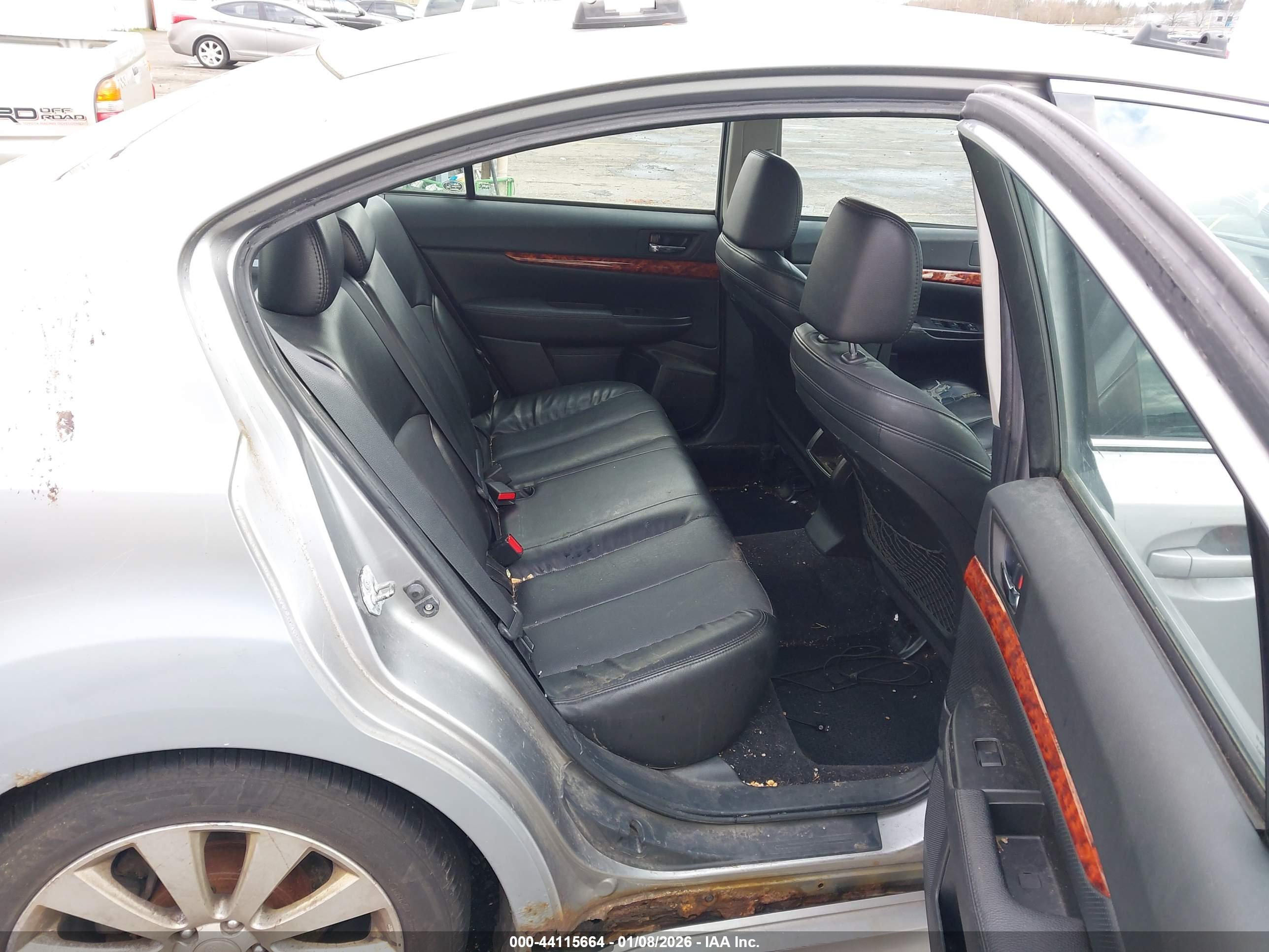 SUBARU LEGACY image 8