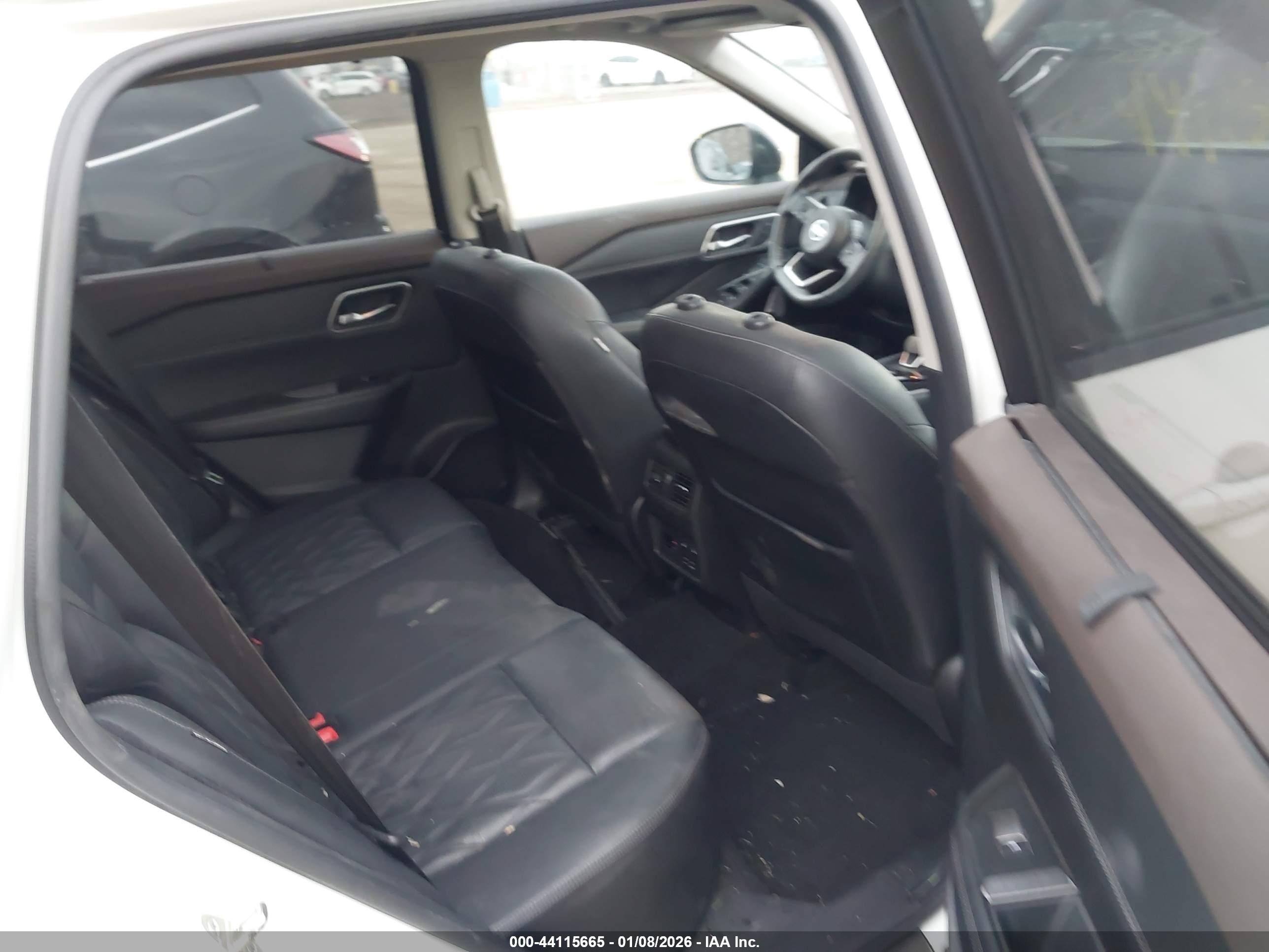 NISSAN ROGUE image 8