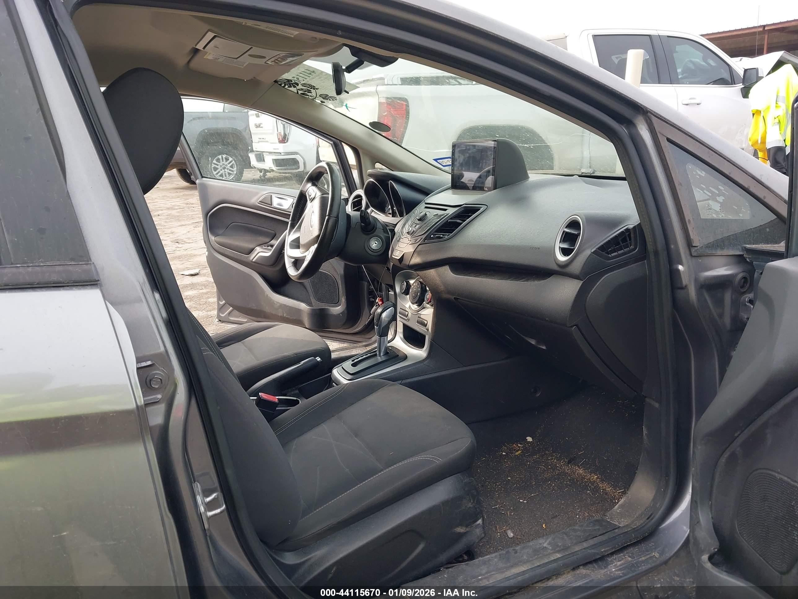 FORD FIESTA image 5