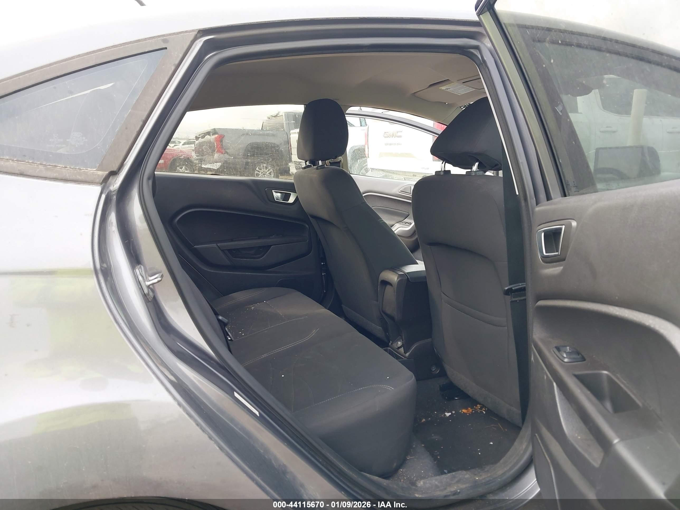 FORD FIESTA image 8