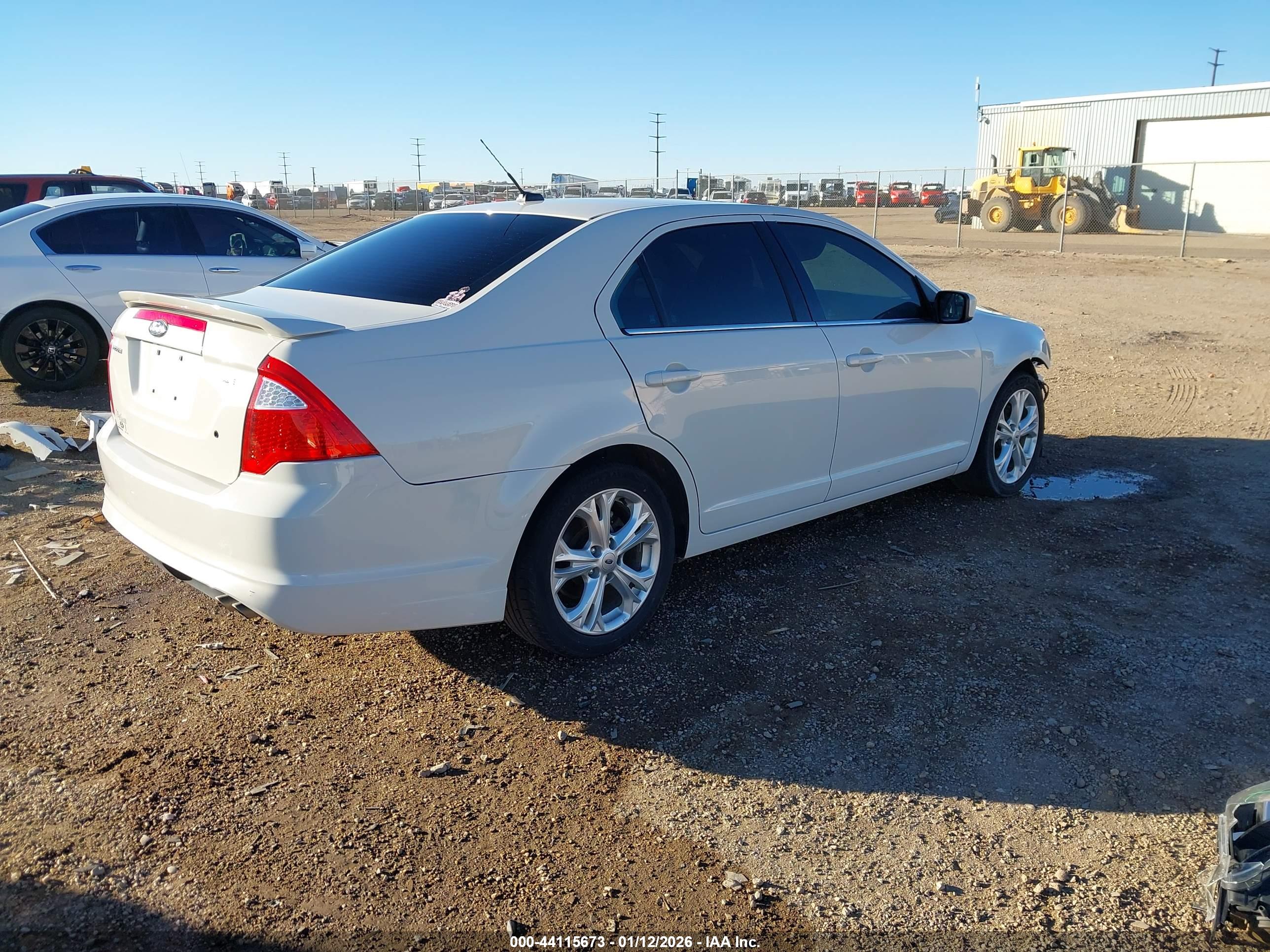 FORD FUSION image 4