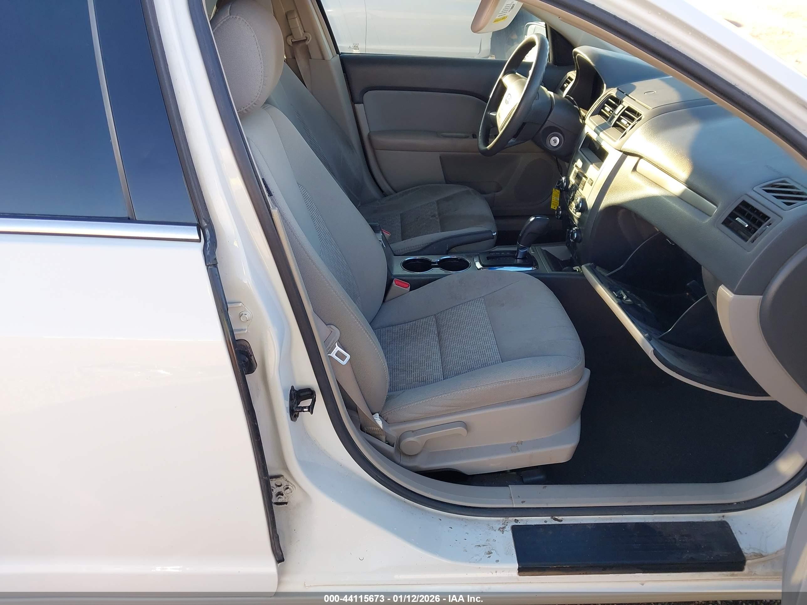 FORD FUSION image 5