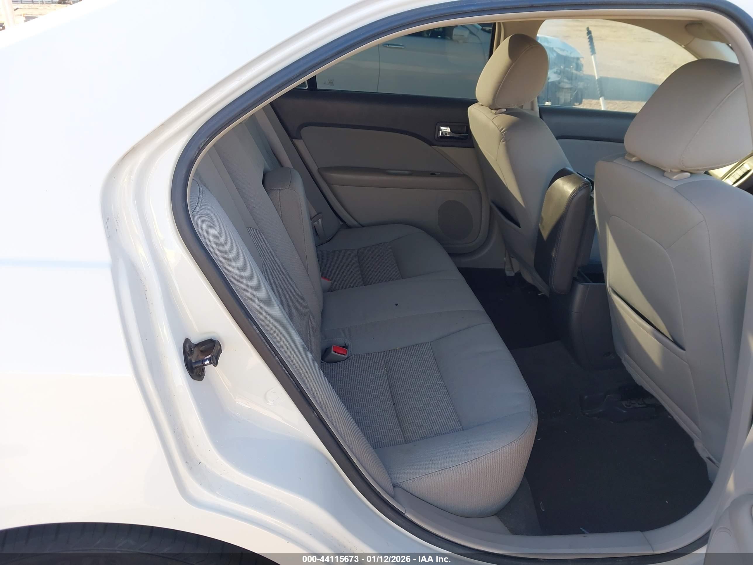 FORD FUSION image 8