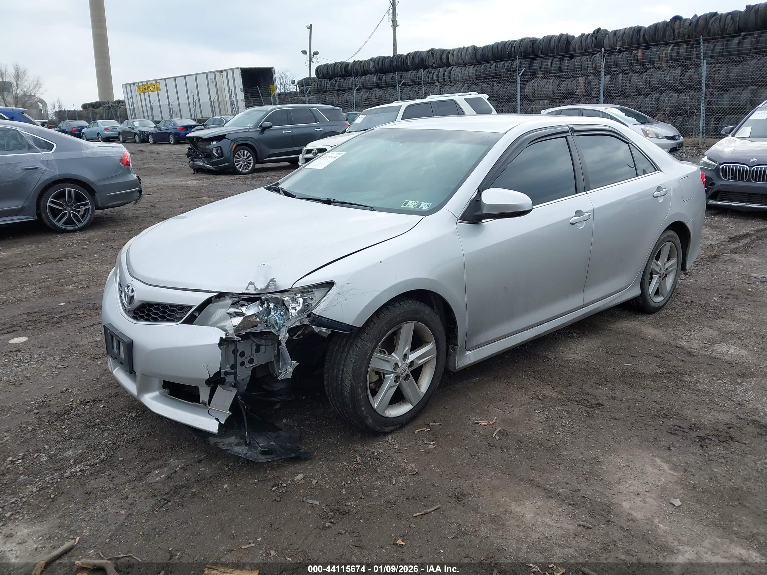 TOYOTA CAMRY image 2
