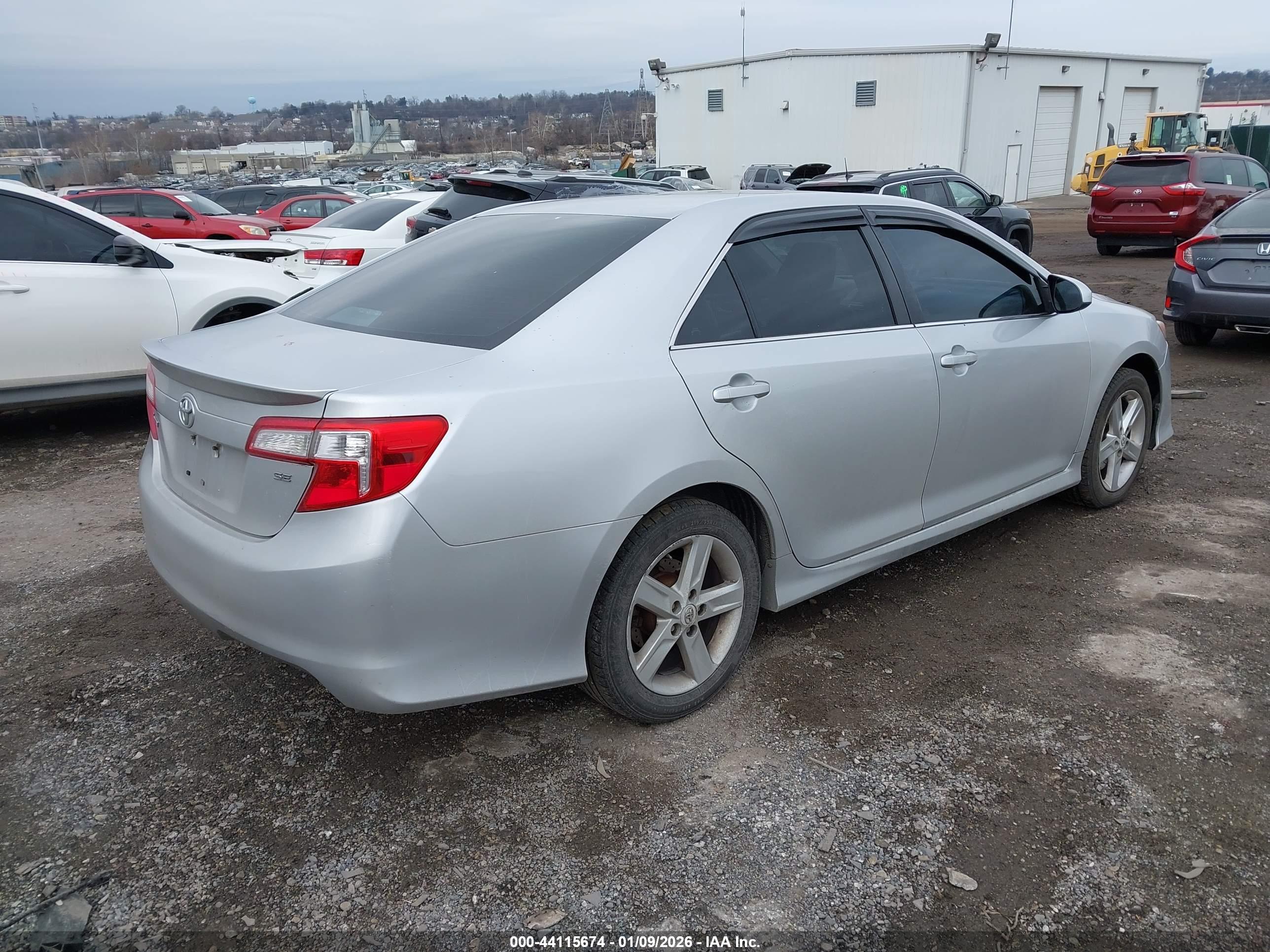 TOYOTA CAMRY image 4