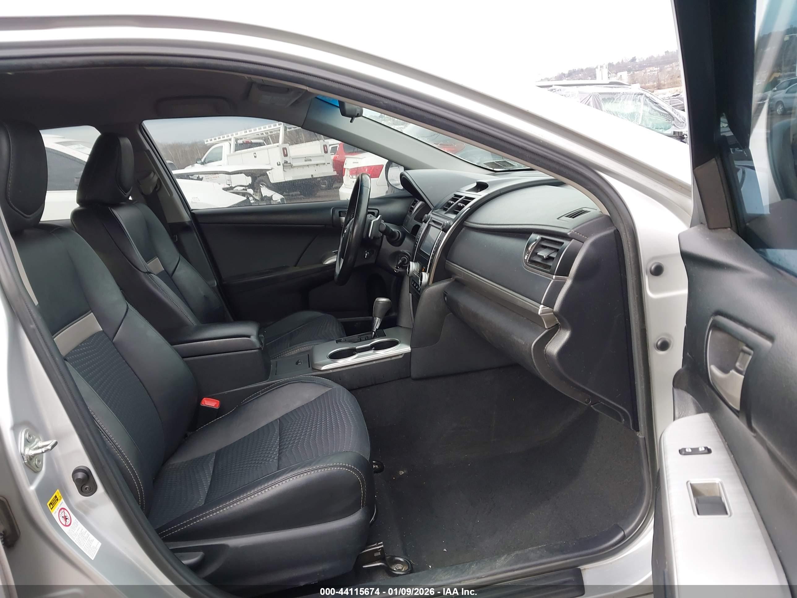 TOYOTA CAMRY image 5