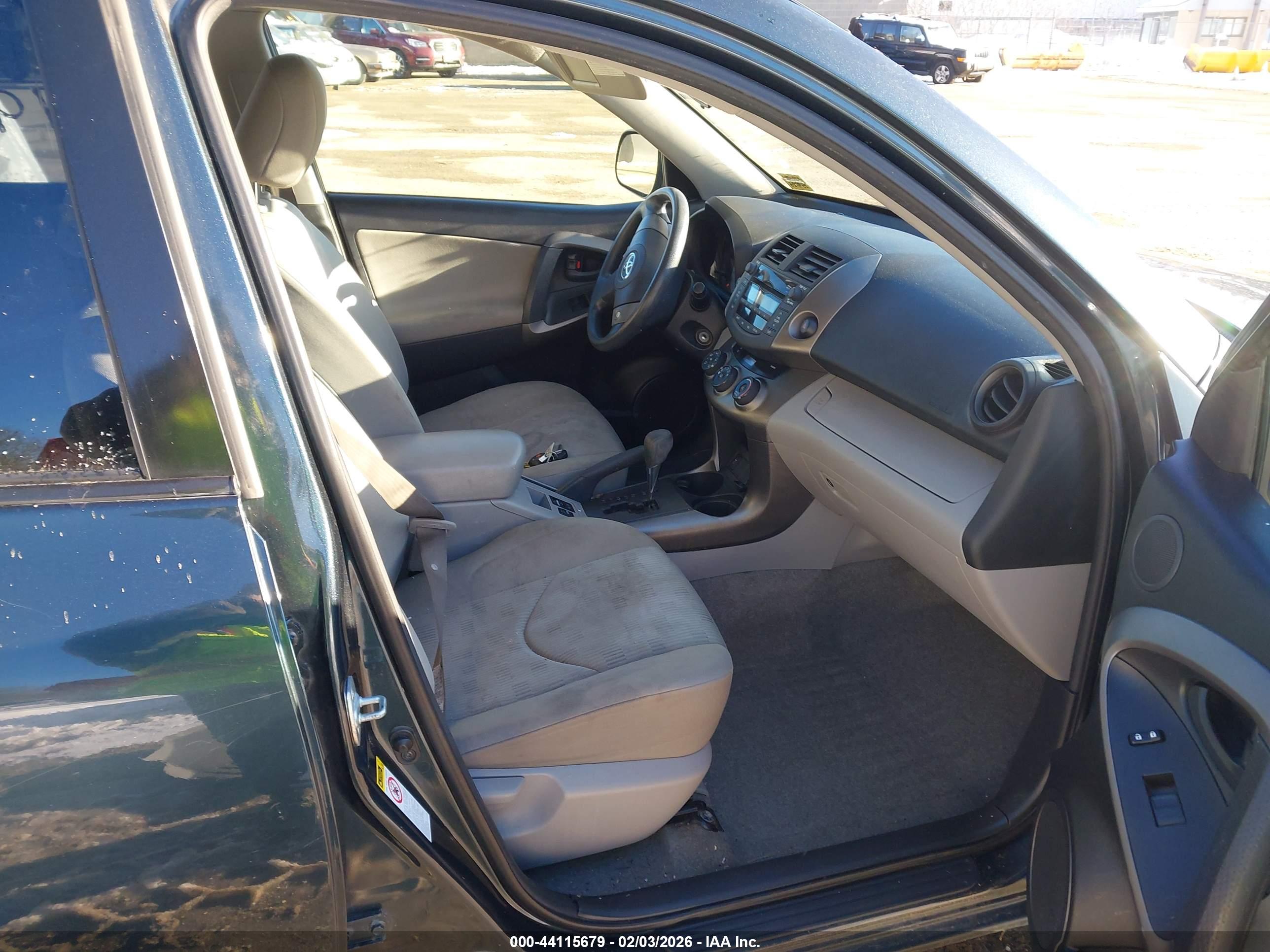 TOYOTA RAV4 image 5
