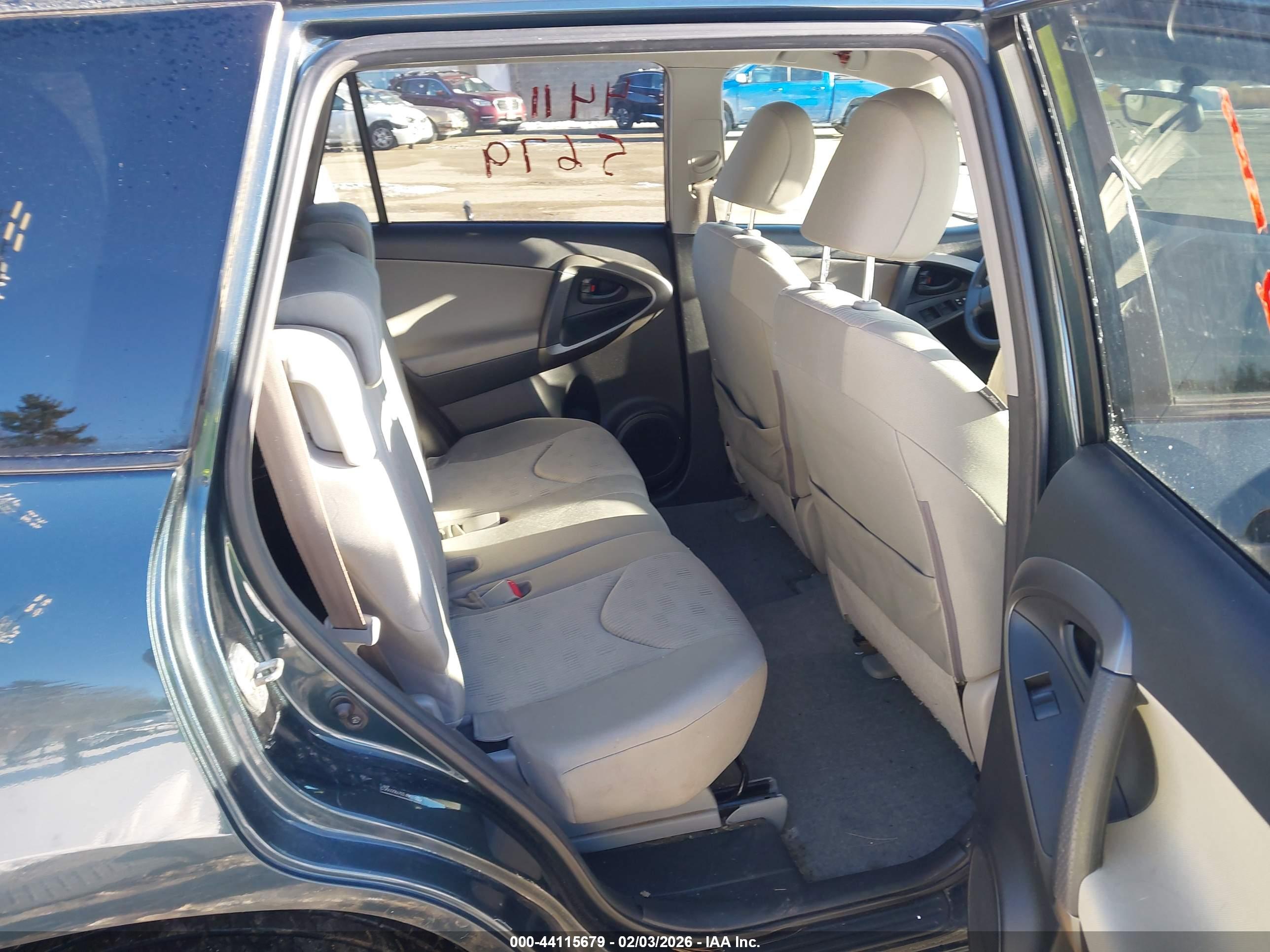 TOYOTA RAV4 image 8