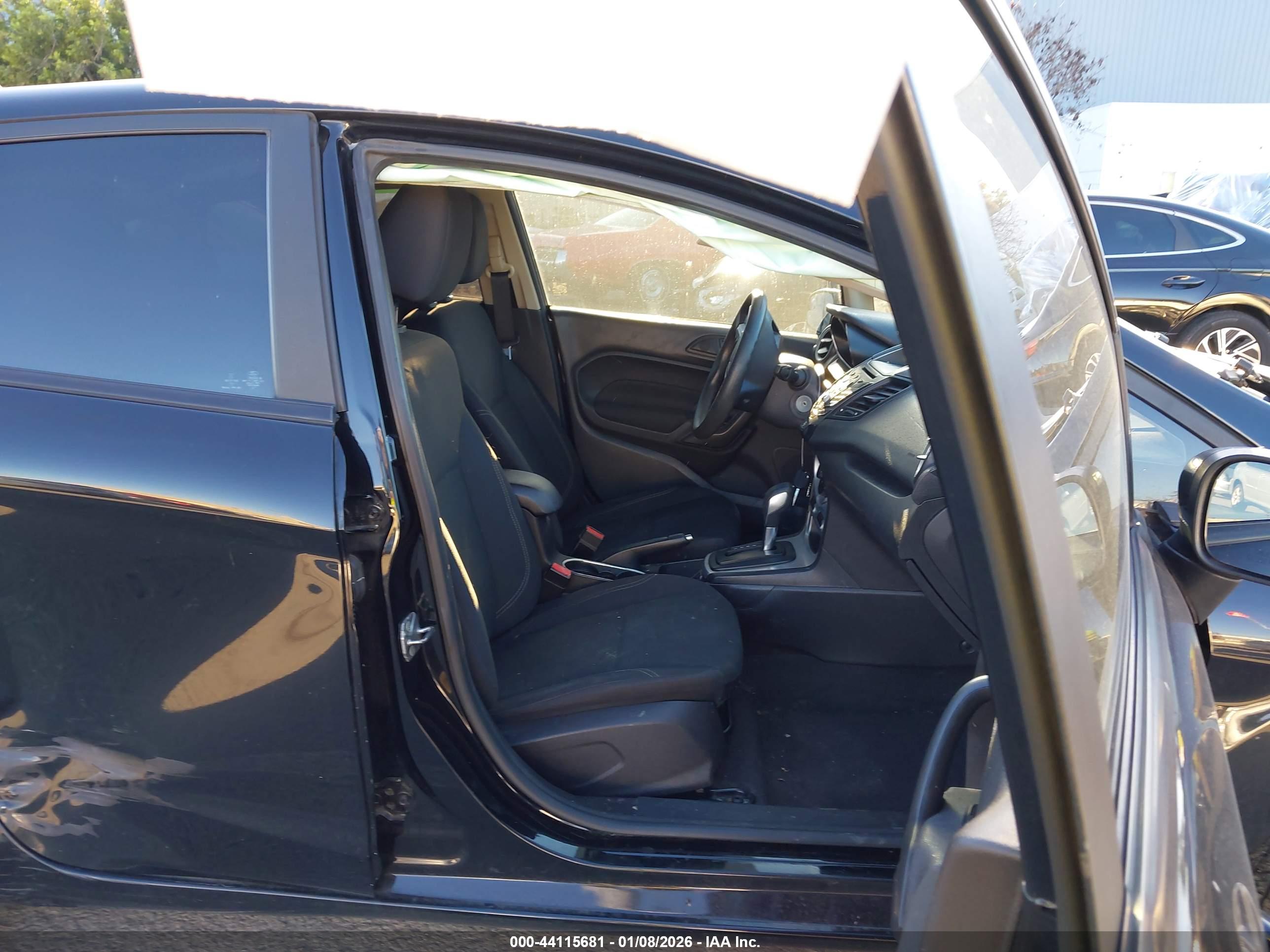 FORD FIESTA image 5