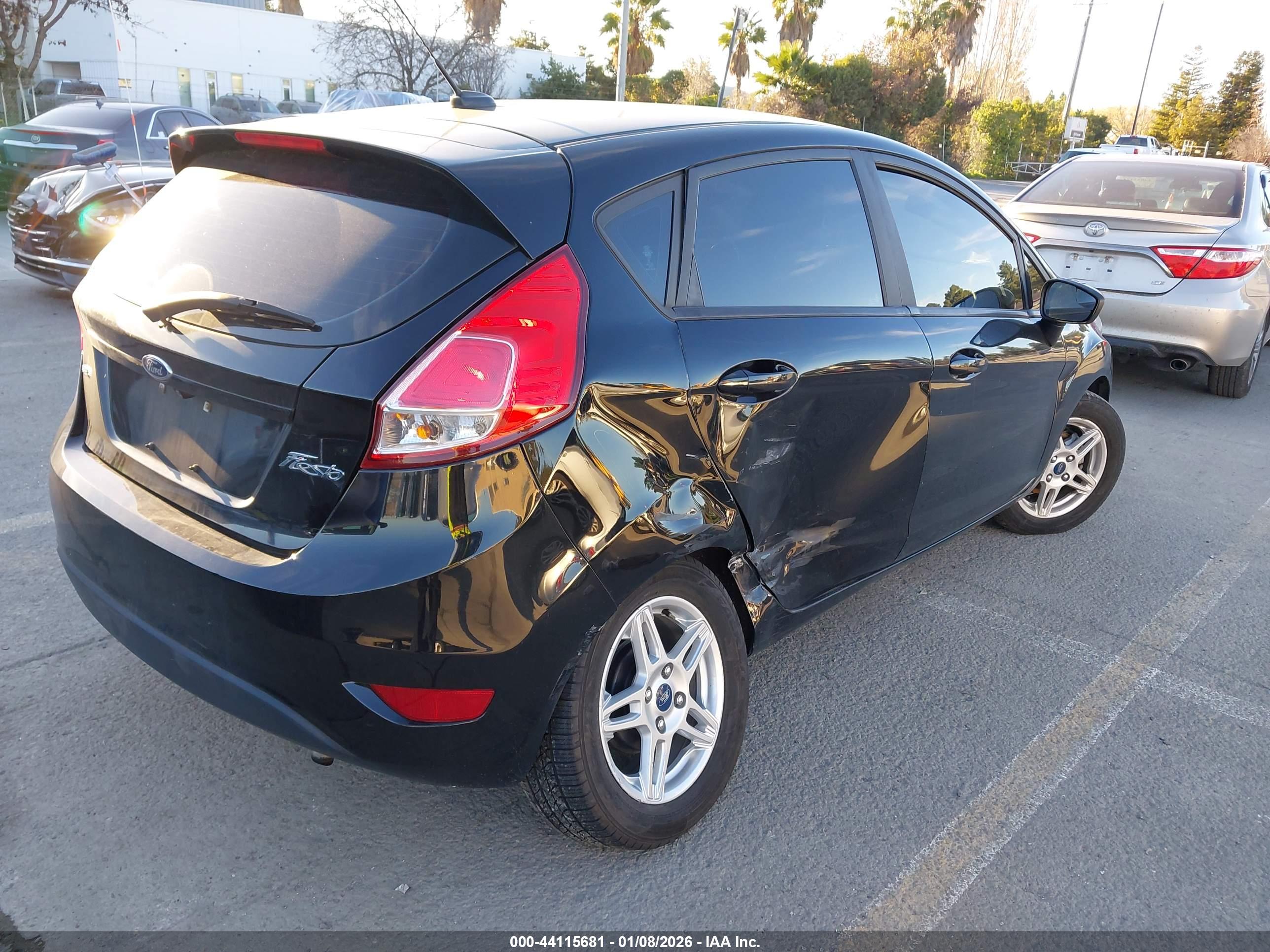 FORD FIESTA image 6