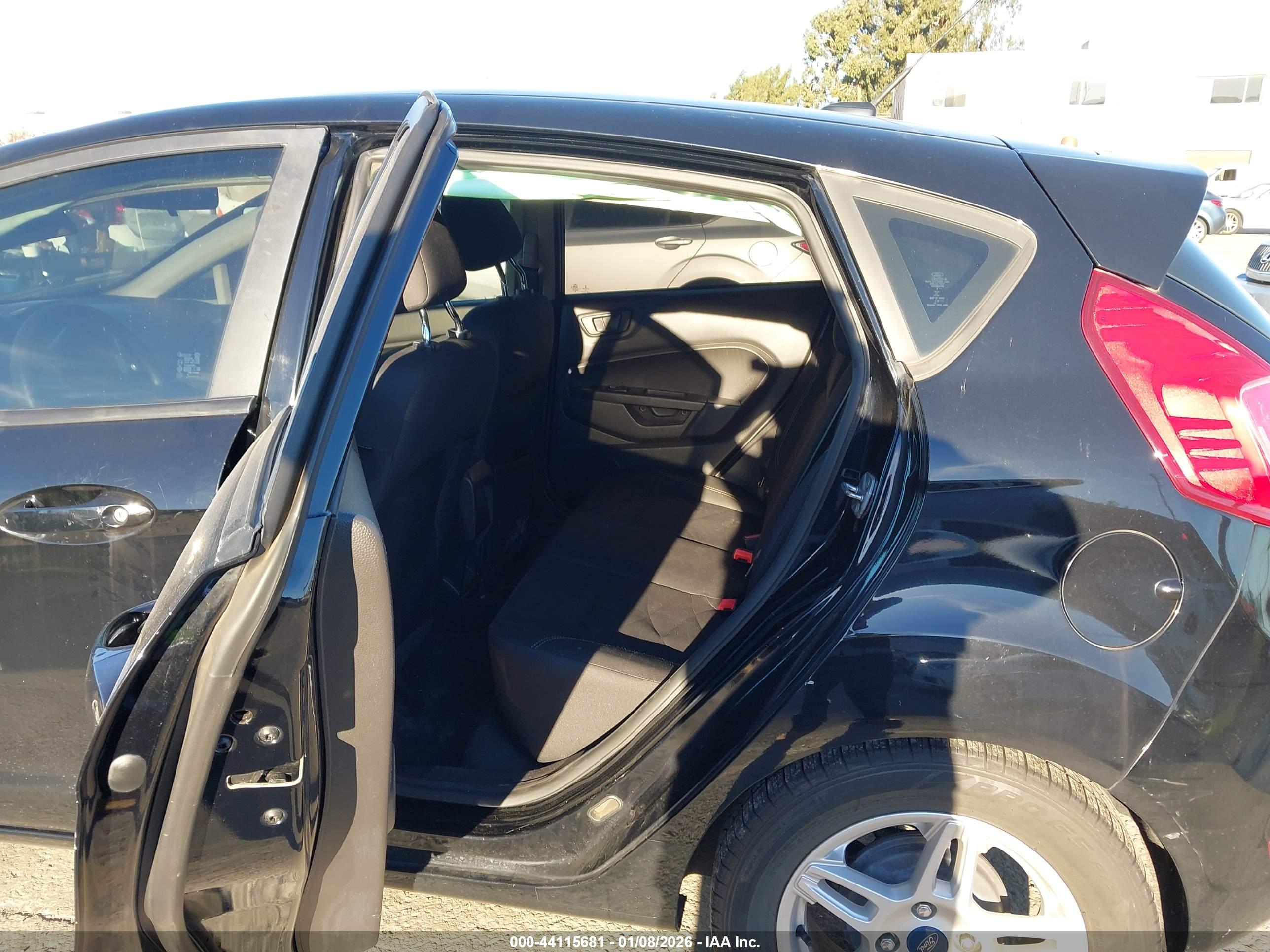 FORD FIESTA image 8
