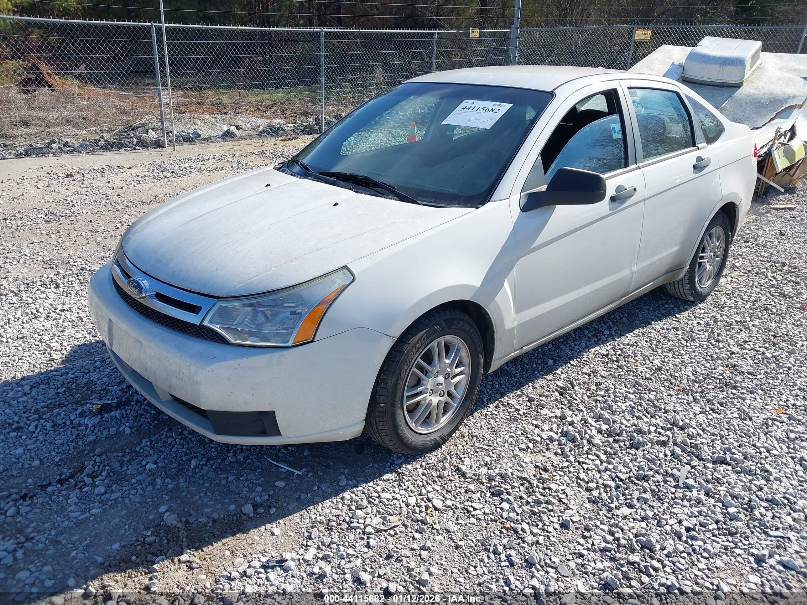 FORD FOCUS image 2