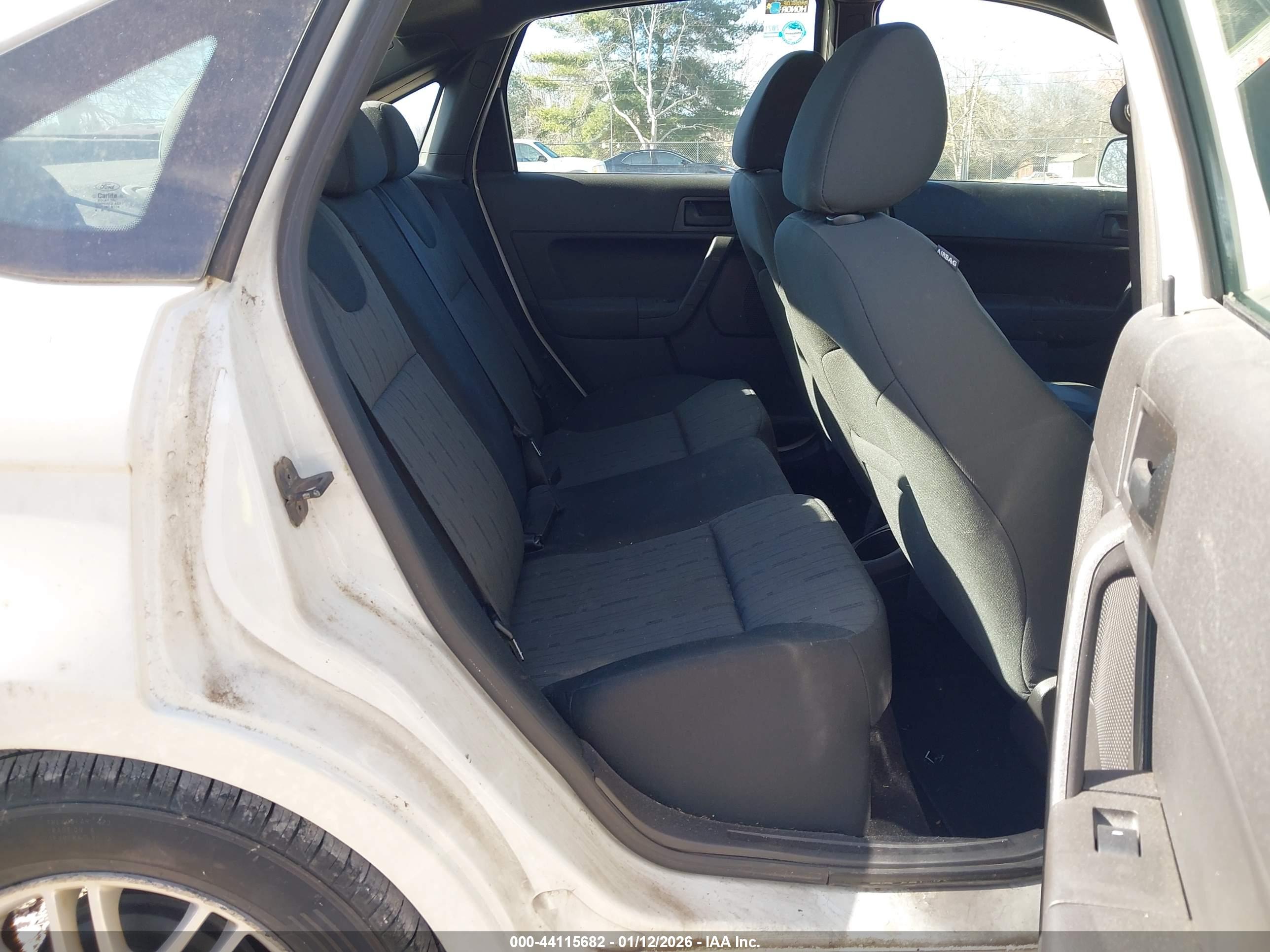 FORD FOCUS image 8