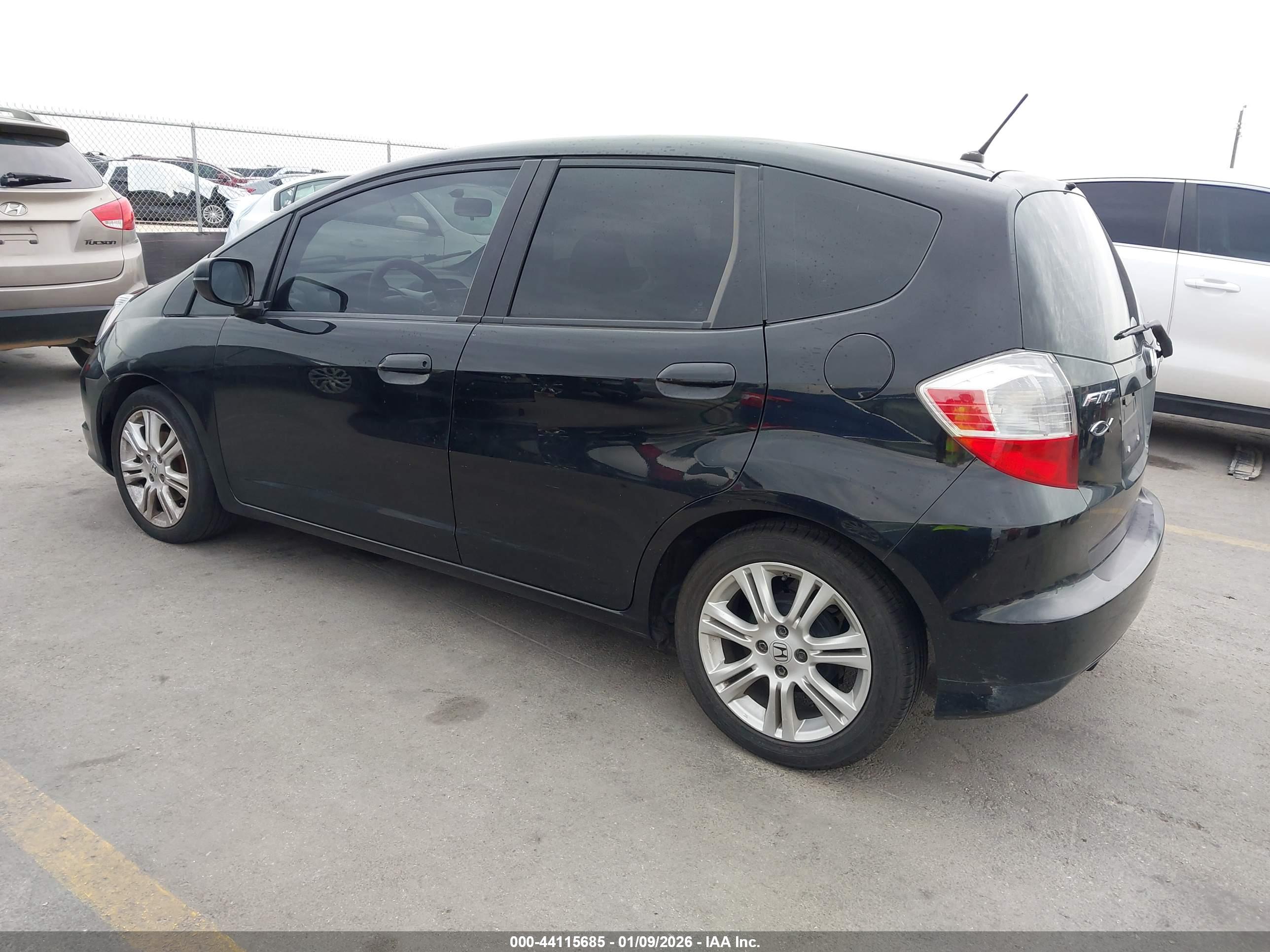 HONDA FIT image 3