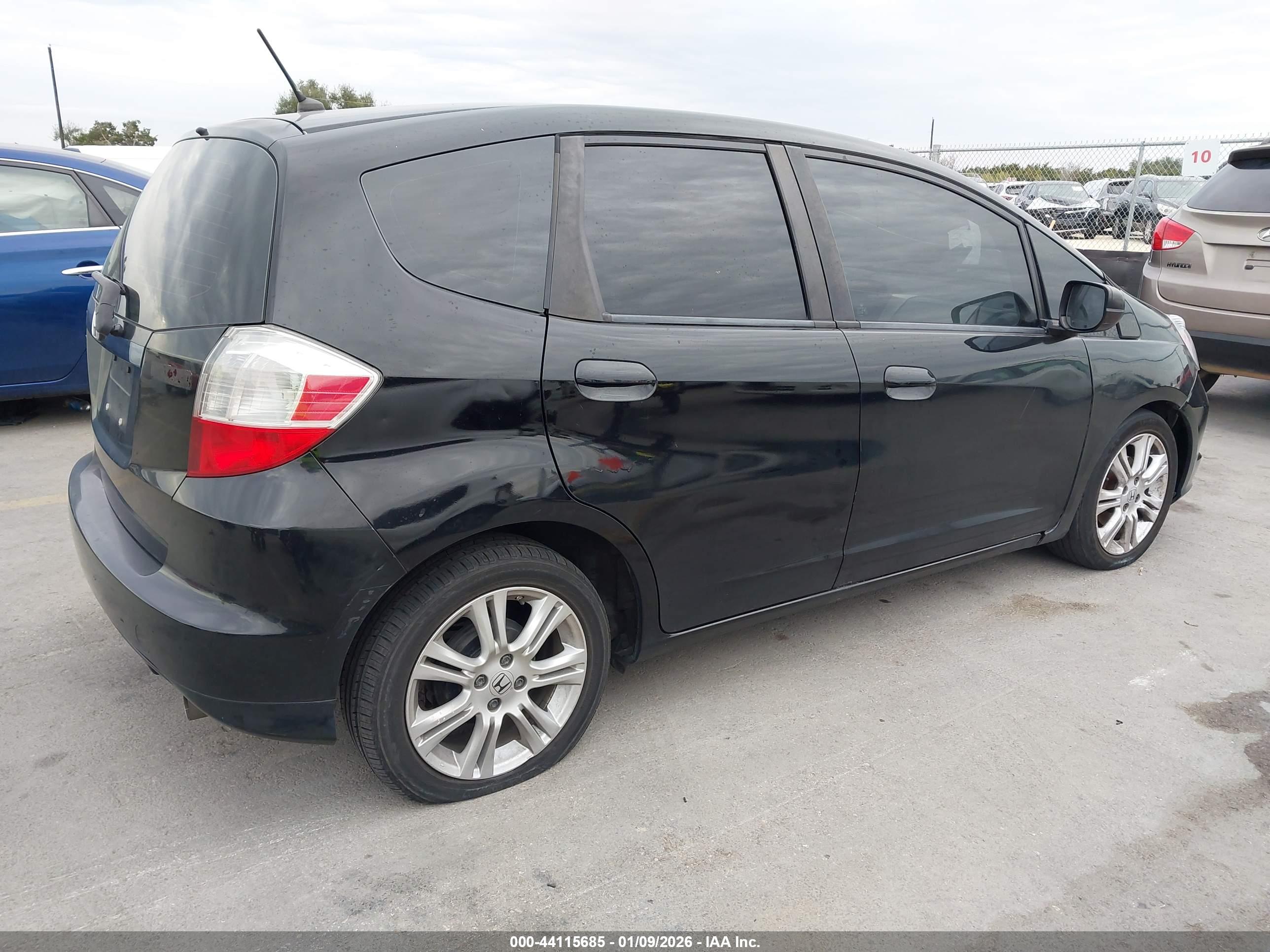 HONDA FIT image 4
