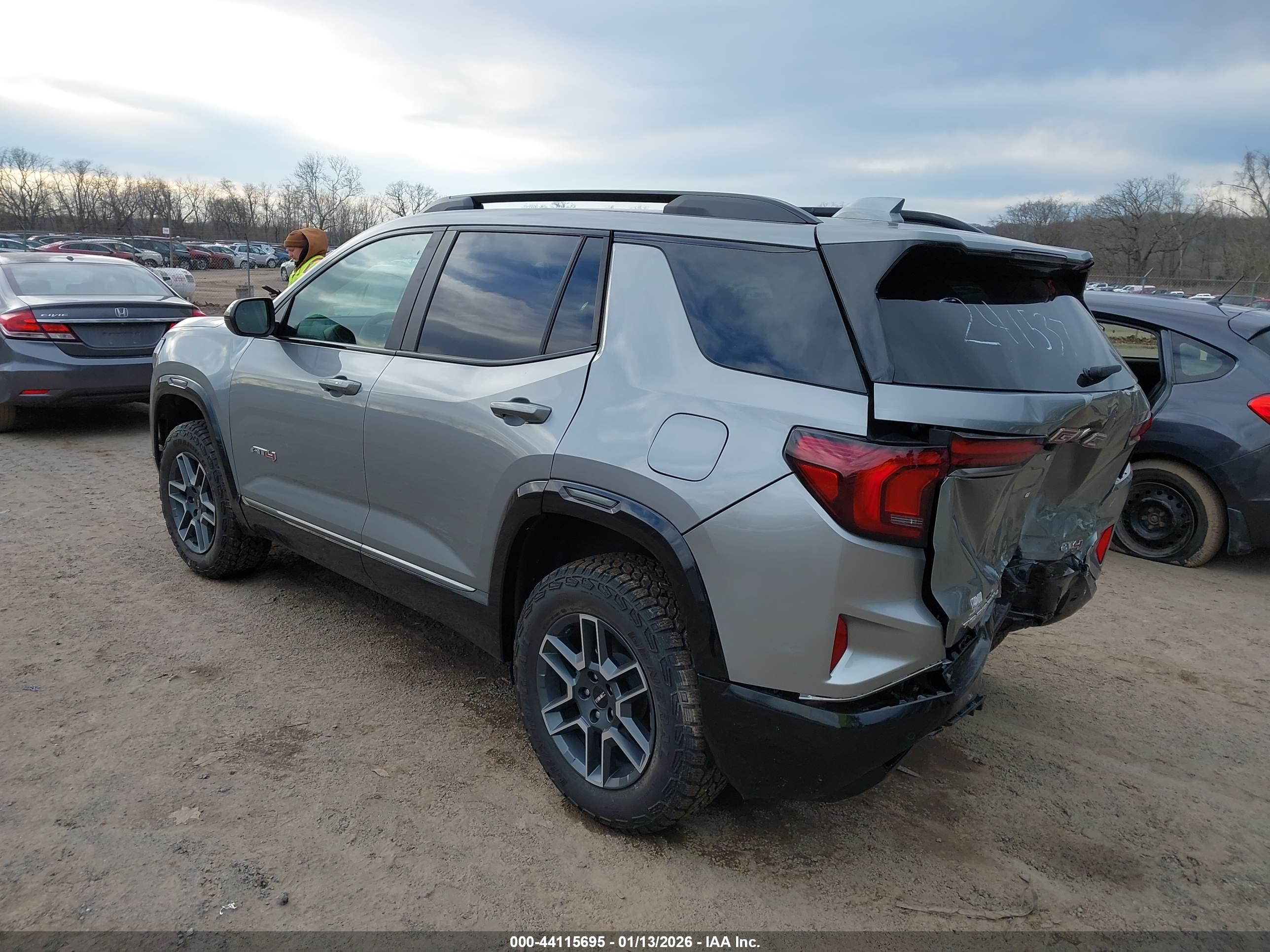 GMC TERRAIN image 3