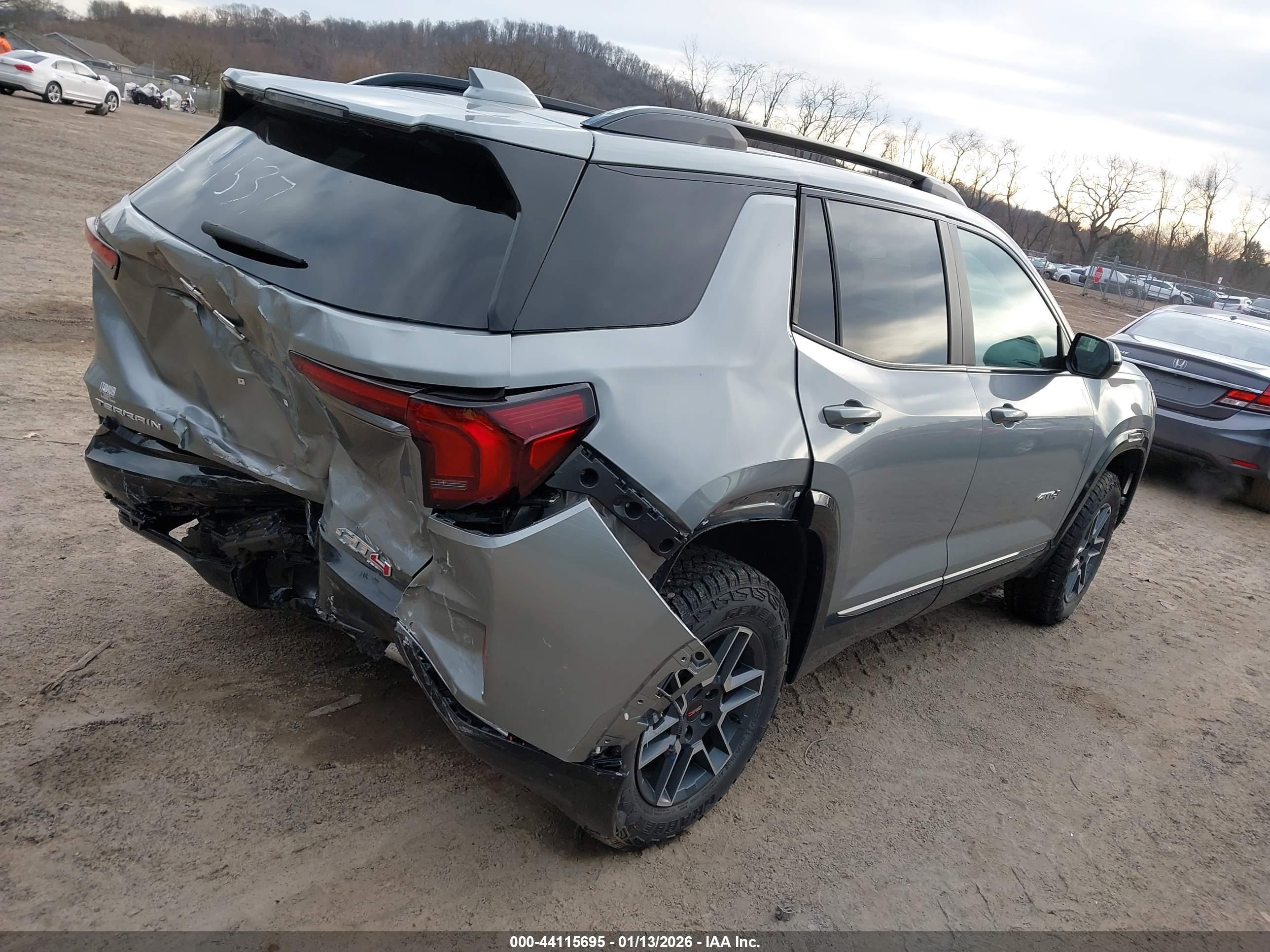 GMC TERRAIN image 4