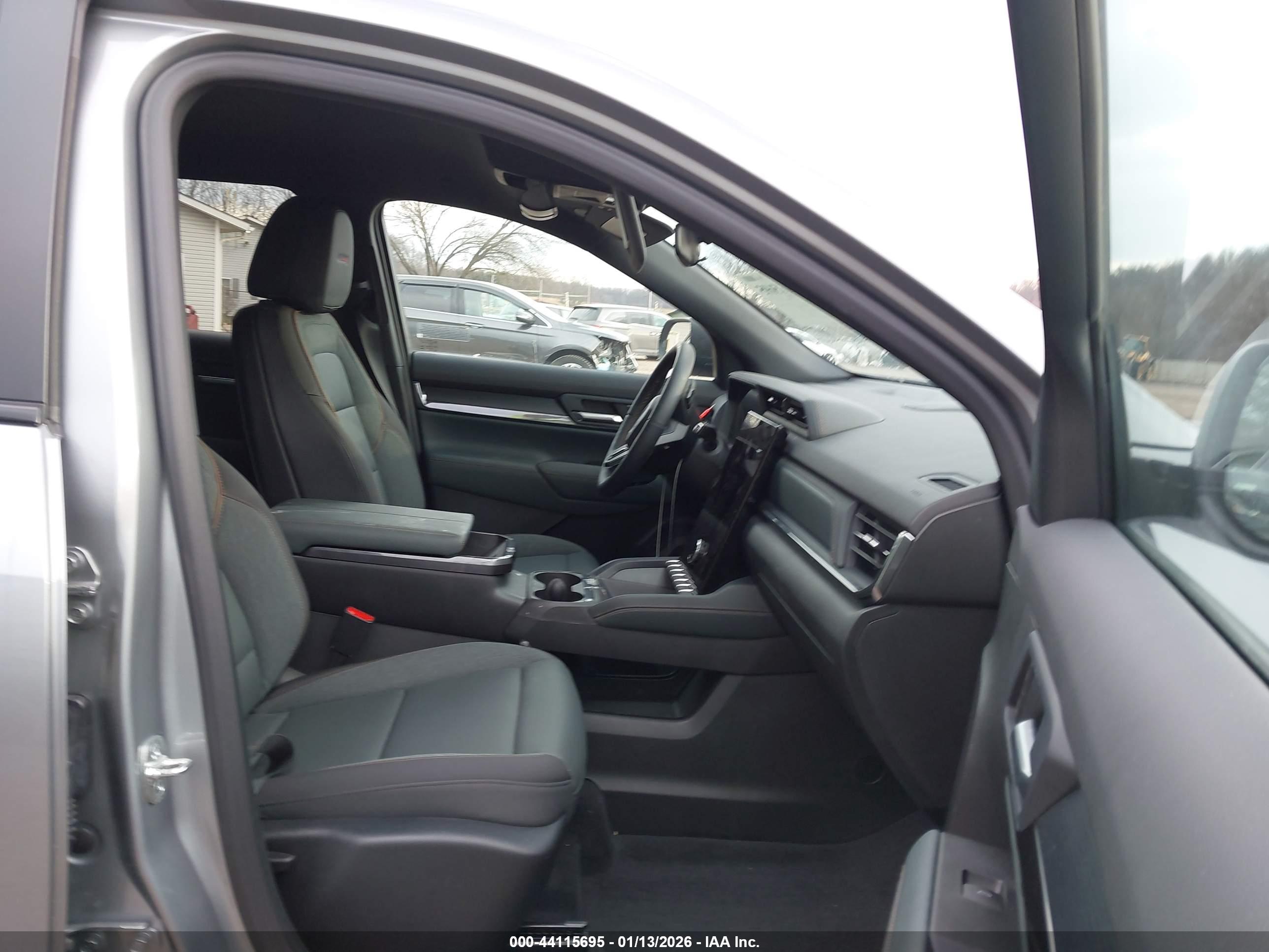 GMC TERRAIN image 5