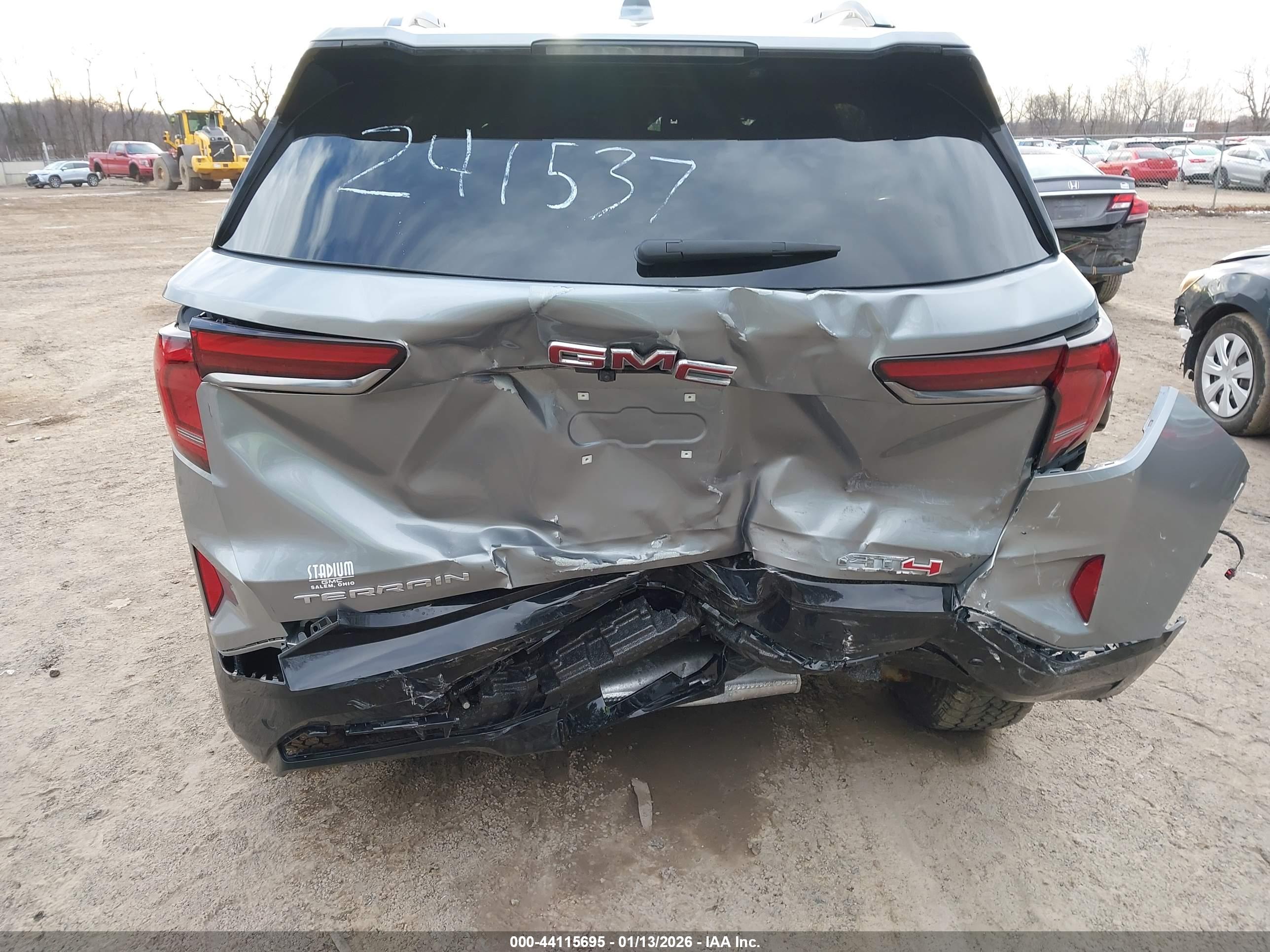 GMC TERRAIN image 6