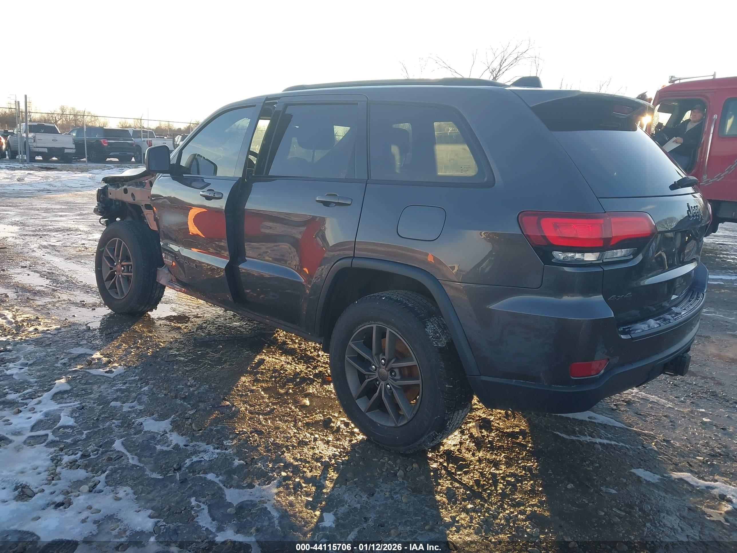 JEEP GRAND image 3