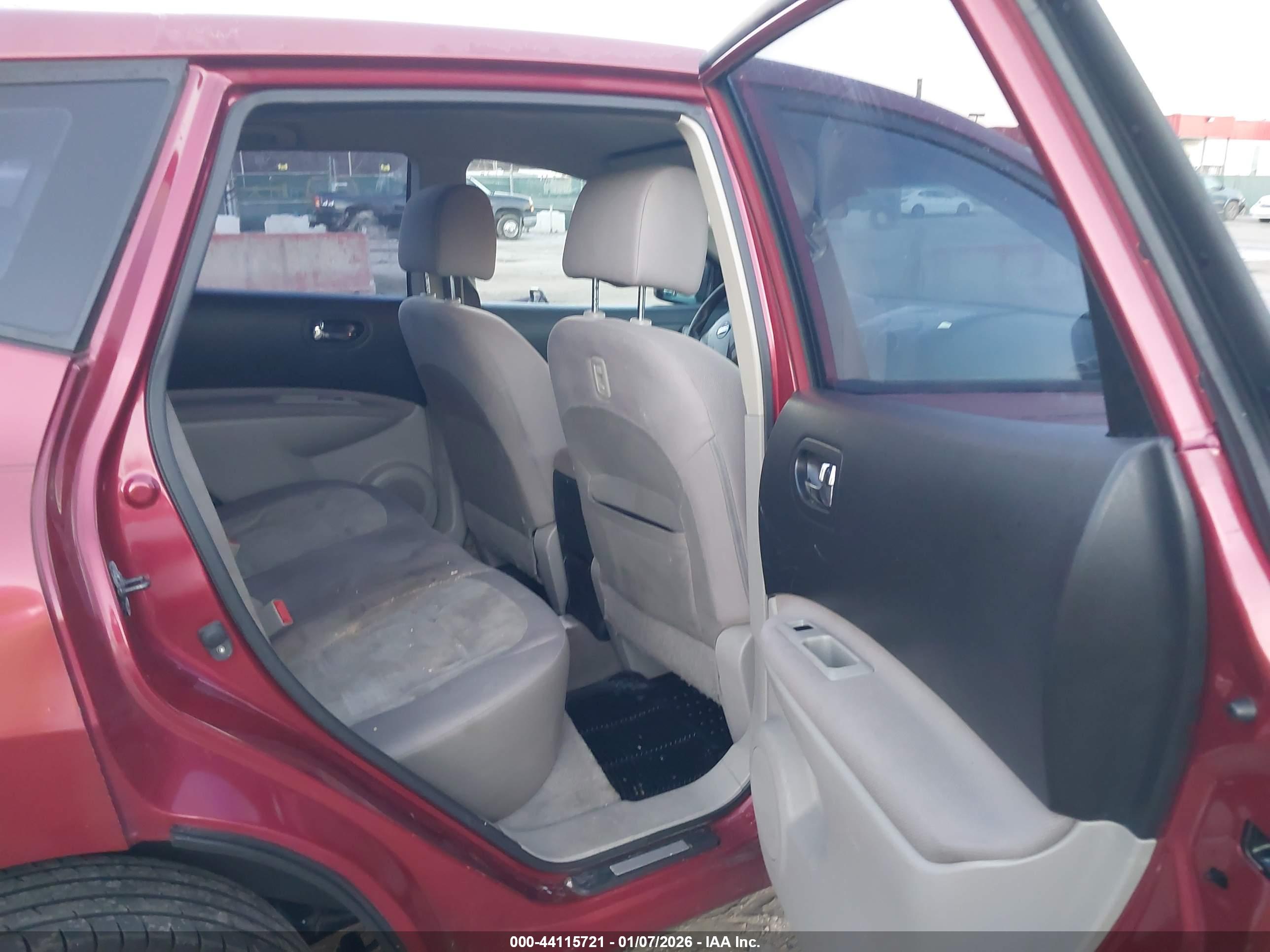 NISSAN ROGUE image 8