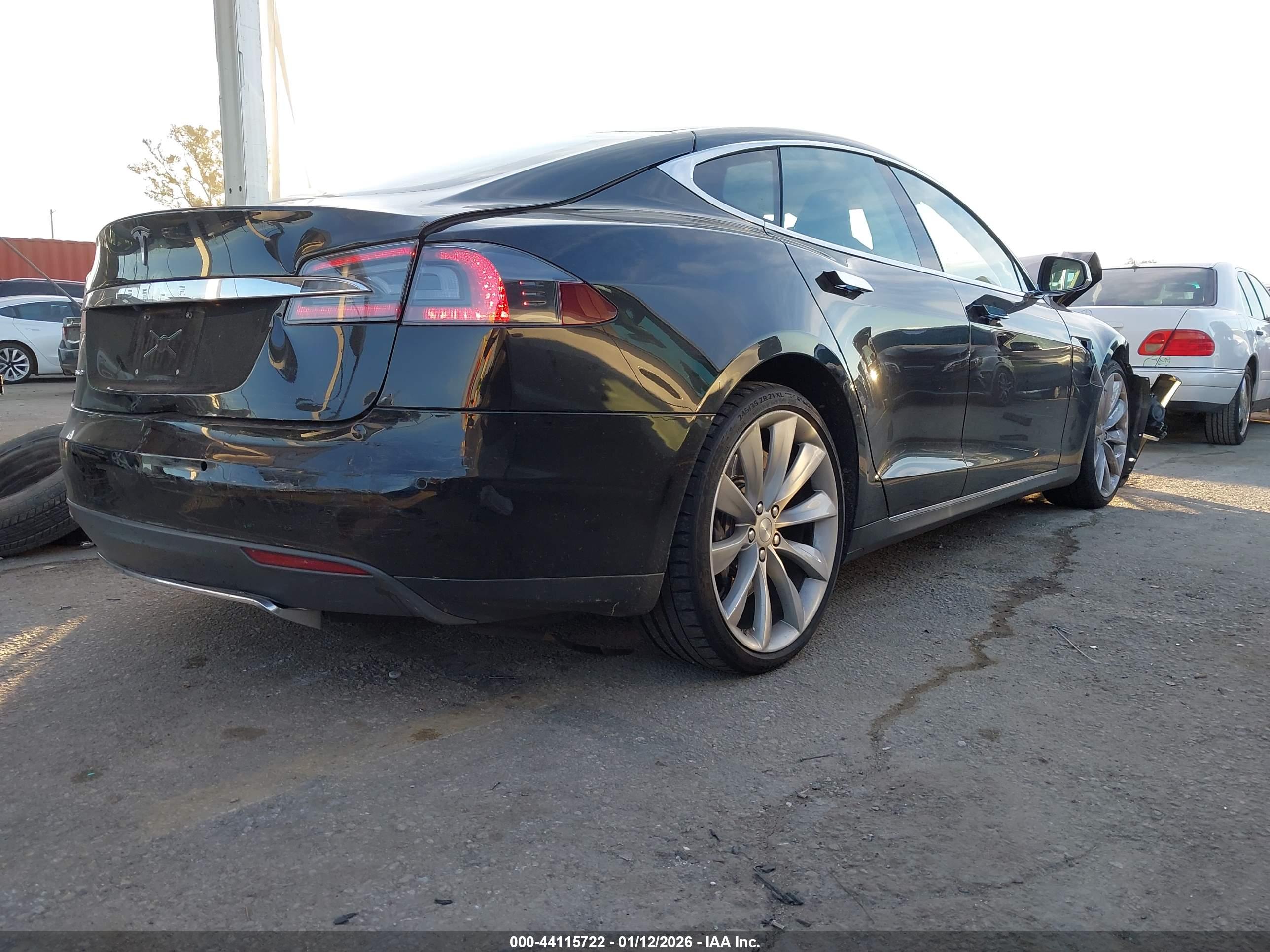 TESLA MODEL image 4