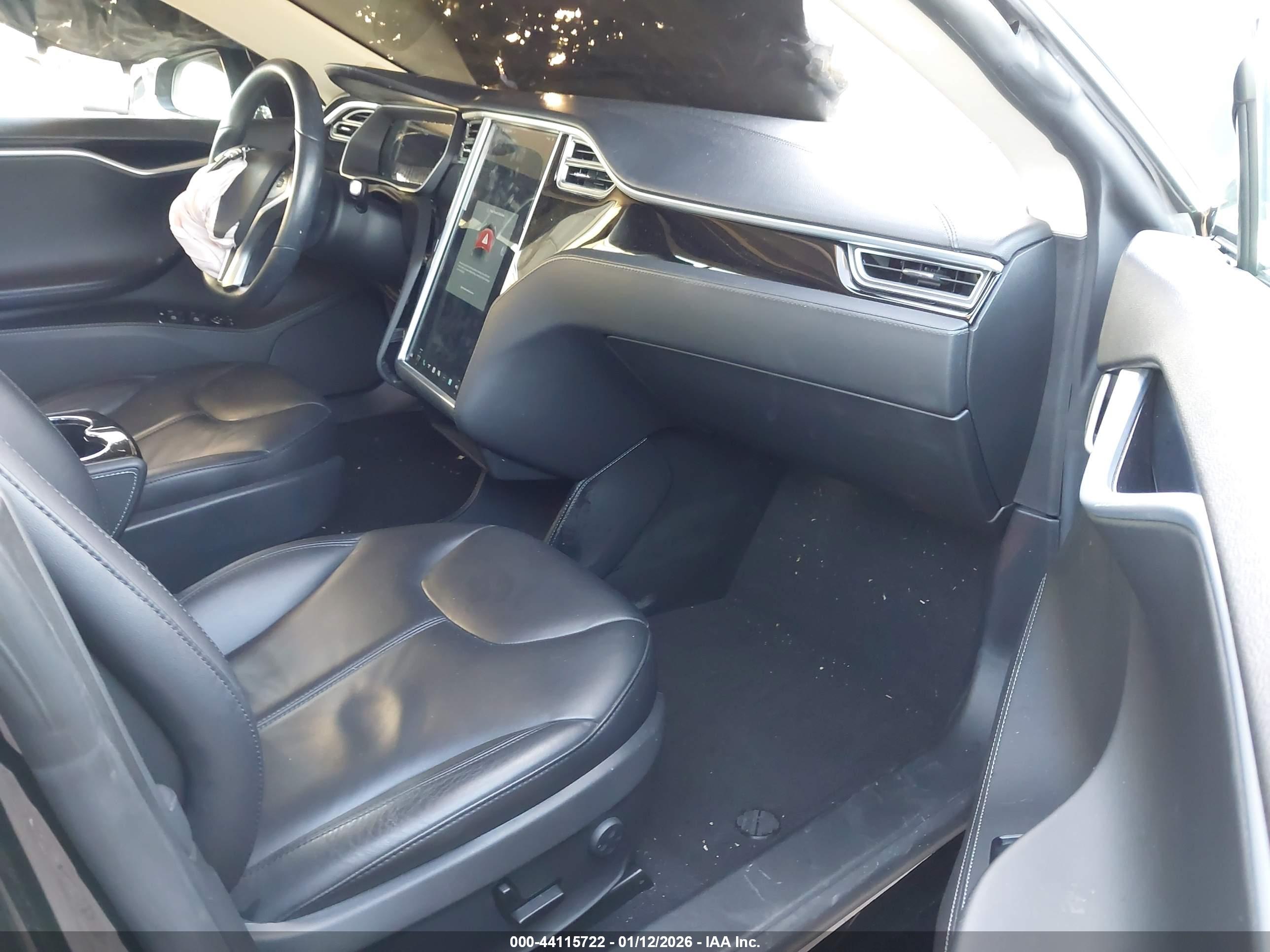 TESLA MODEL image 5